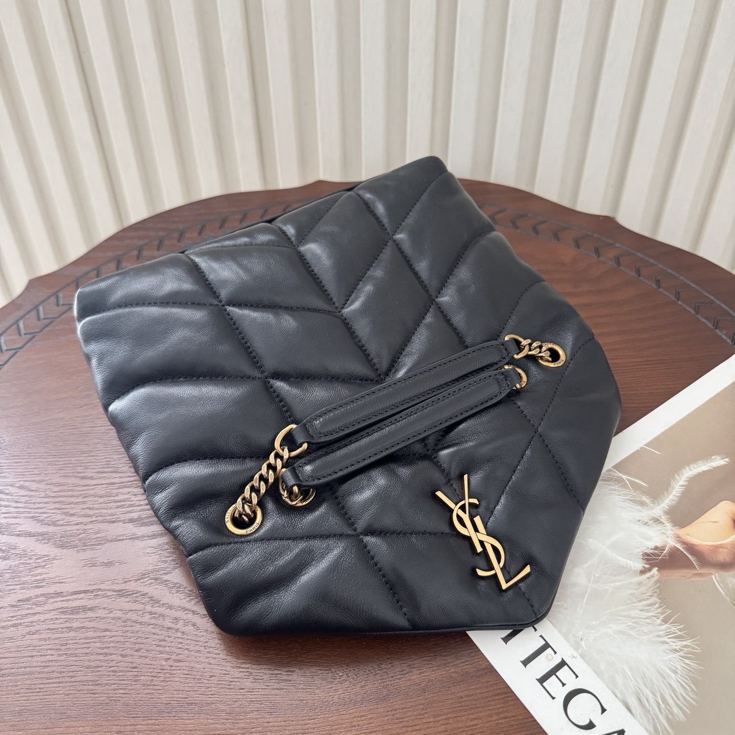 LOULOU PUFFER迷你号升级双链条款！延用了柔软细腻的小羊皮，罗缎衬里，V形绗缝和滑动链条肩带，