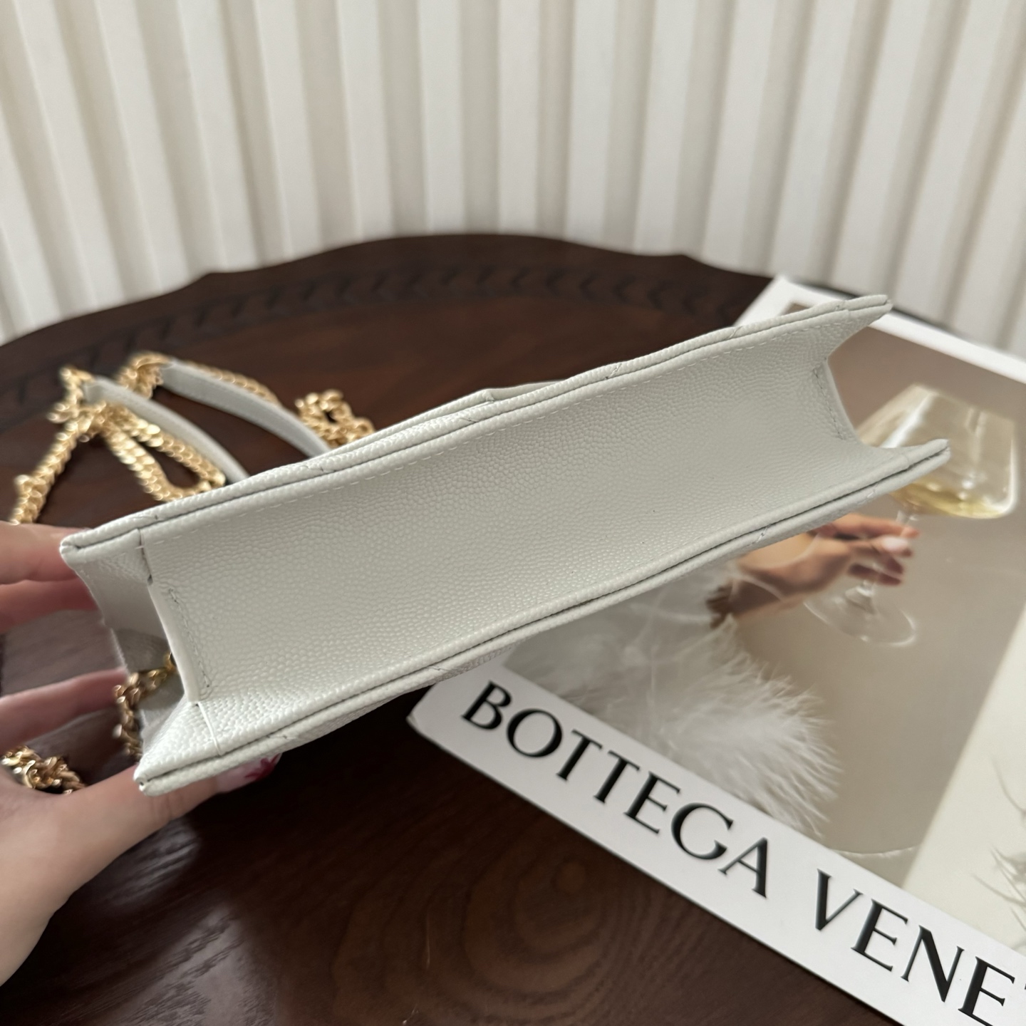 全套包装！Monogram鱼子酱信封包，超级实用的一款小包，肩带可拆掉直接当手包用，时尚百搭款！尺寸:1