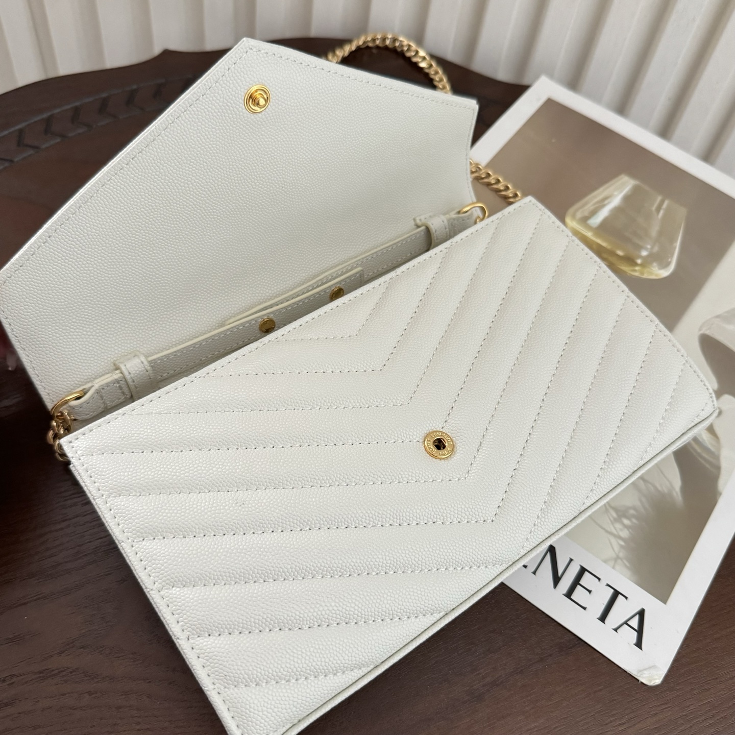 全套包装！Monogram鱼子酱信封包，超级实用的一款包，超多卡位，可肩背可手抓手包与钱包都可代替，经典