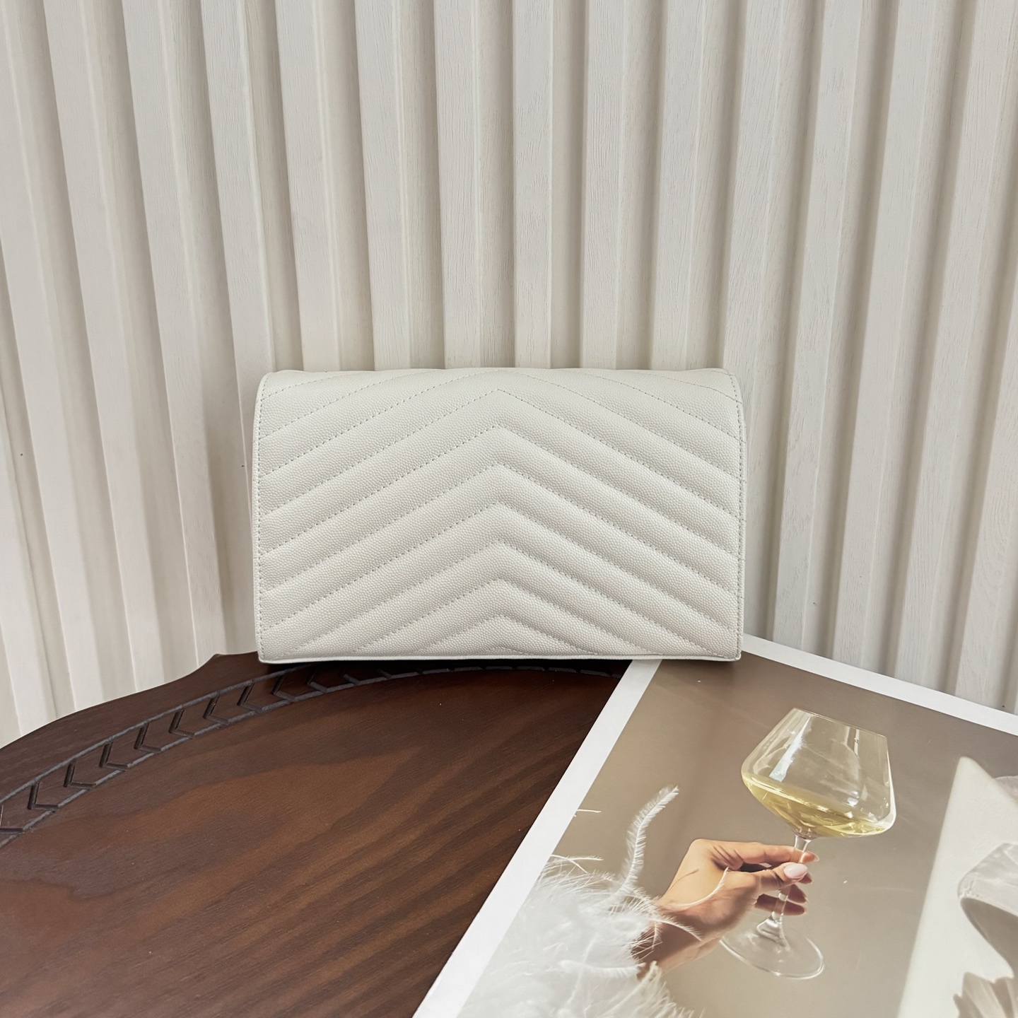 全套包装！Monogram鱼子酱信封包，超级实用的一款包，超多卡位，可肩背可手抓手包与钱包都可代替，经典