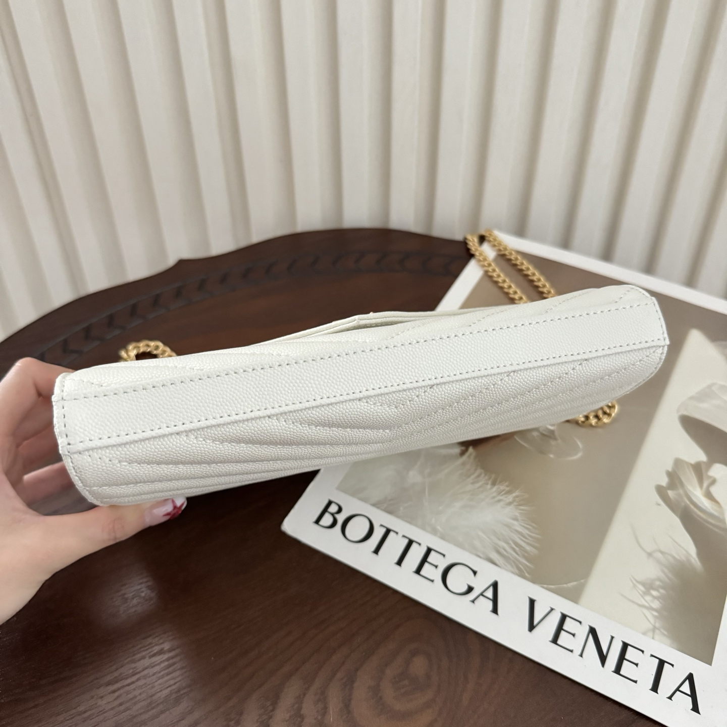 全套包装！Monogram鱼子酱信封包，超级实用的一款包，超多卡位，可肩背可手抓手包与钱包都可代替，经典