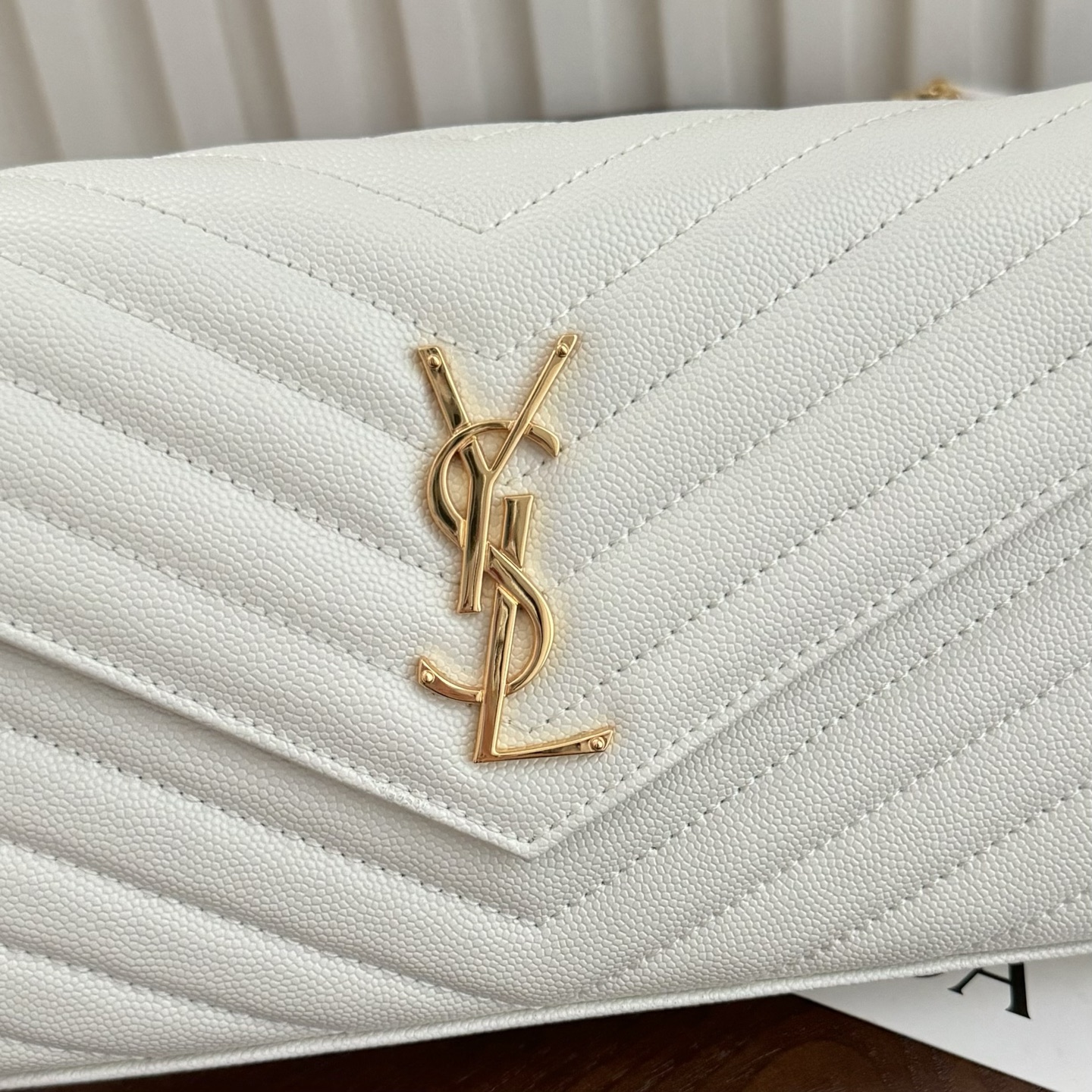 全套包装！Monogram鱼子酱信封包，超级实用的一款包，超多卡位，可肩背可手抓手包与钱包都可代替，经典