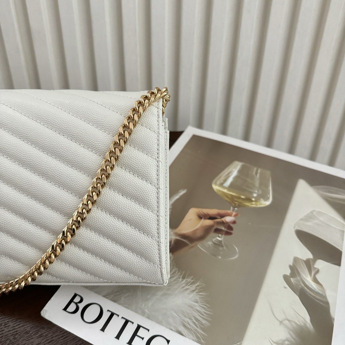 全套包装！Monogram鱼子酱信封包，超级实用的一款包，超多卡位，可肩背可手抓手包与钱包都可代替，经典