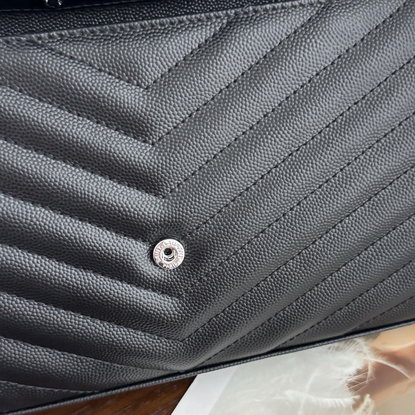 全套包装！Monogram鱼子酱信封包，超级实用的一款包，超多卡位，可肩背可手抓手包与钱包都可代替，经典