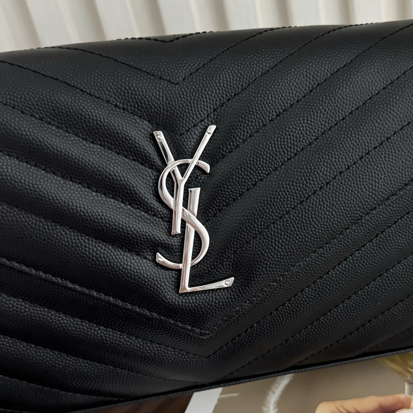 全套包装！Monogram鱼子酱信封包，超级实用的一款包，超多卡位，可肩背可手抓手包与钱包都可代替，经典