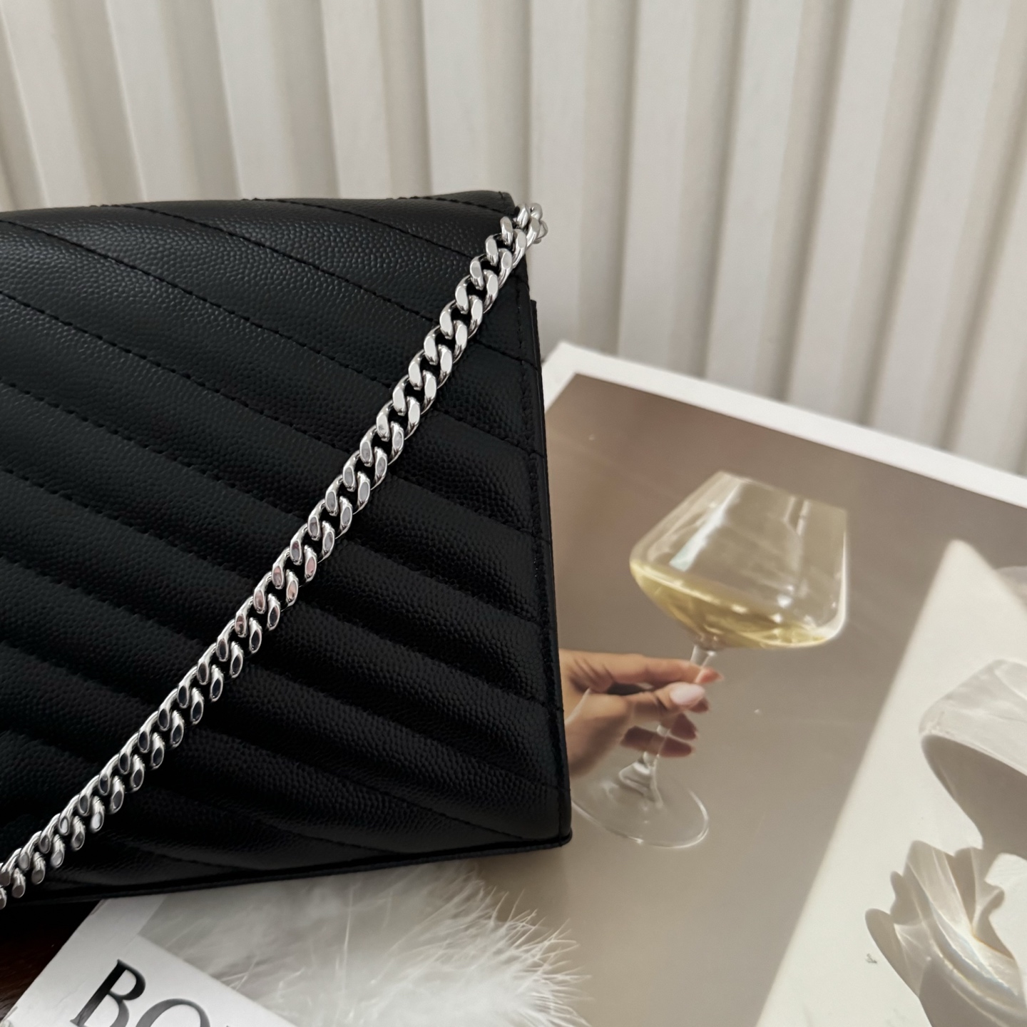 全套包装！Monogram鱼子酱信封包，超级实用的一款包，超多卡位，可肩背可手抓手包与钱包都可代替，经典