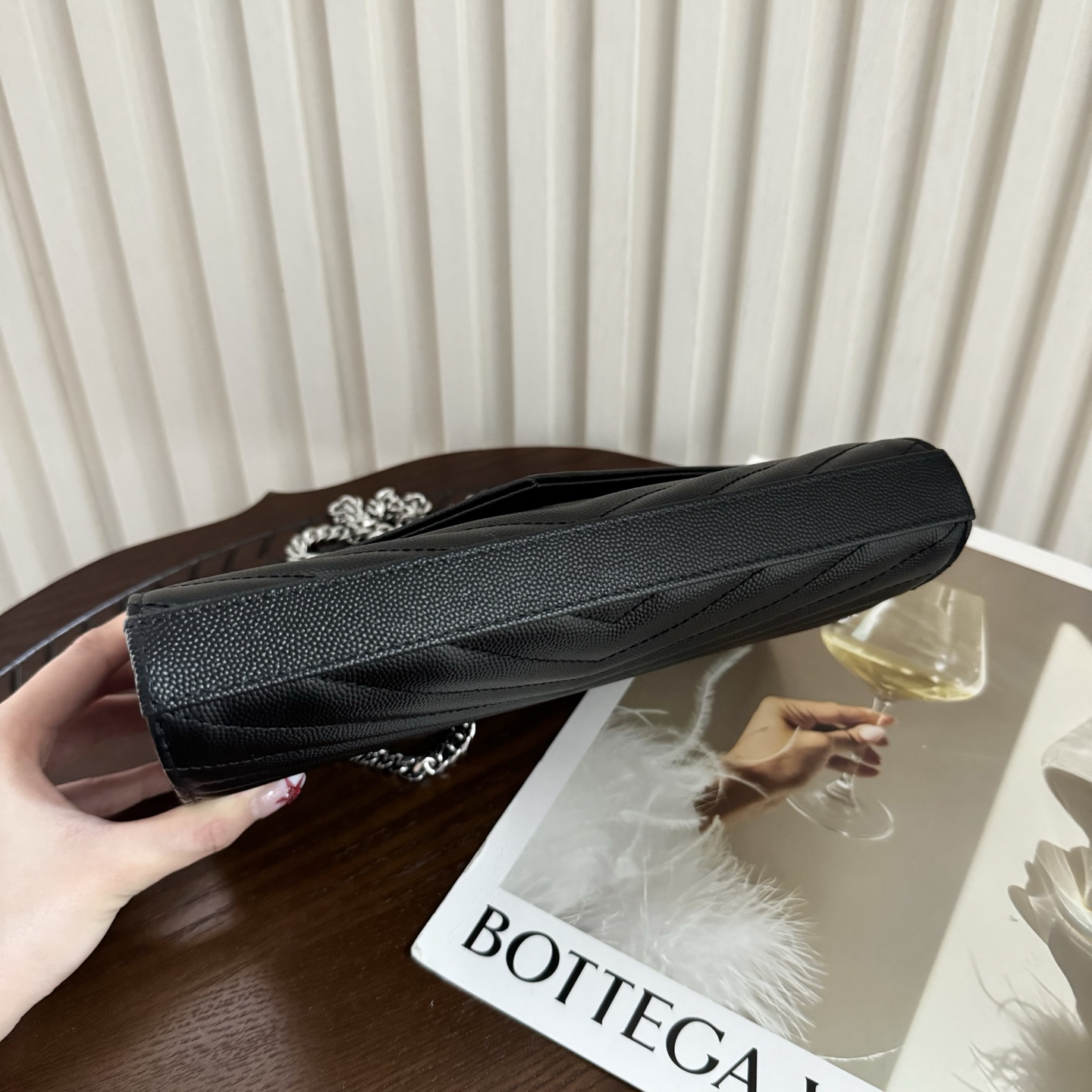 全套包装！Monogram鱼子酱信封包，超级实用的一款包，超多卡位，可肩背可手抓手包与钱包都可代替，经典