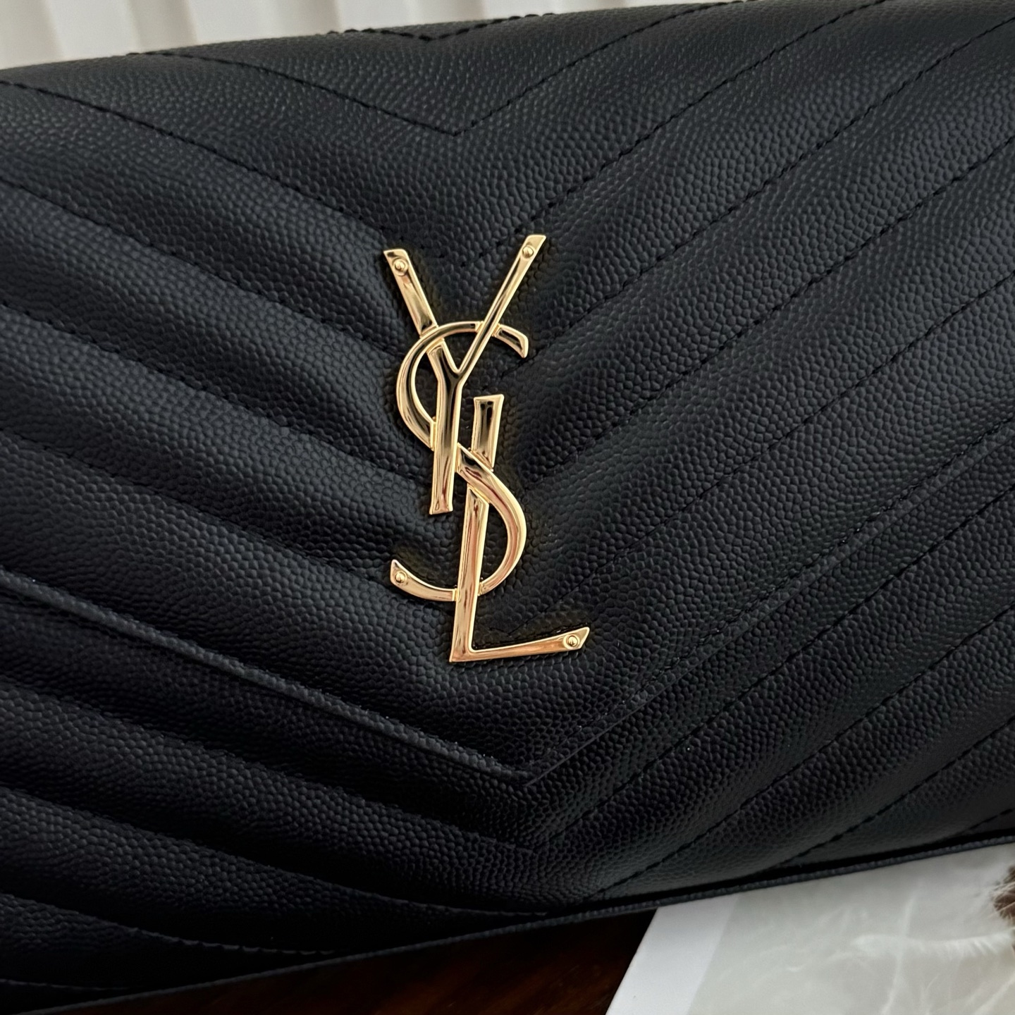 全套包装！Monogram鱼子酱信封包，超级实用的一款包，超多卡位，可肩背可手抓手包与钱包都可代替，经典