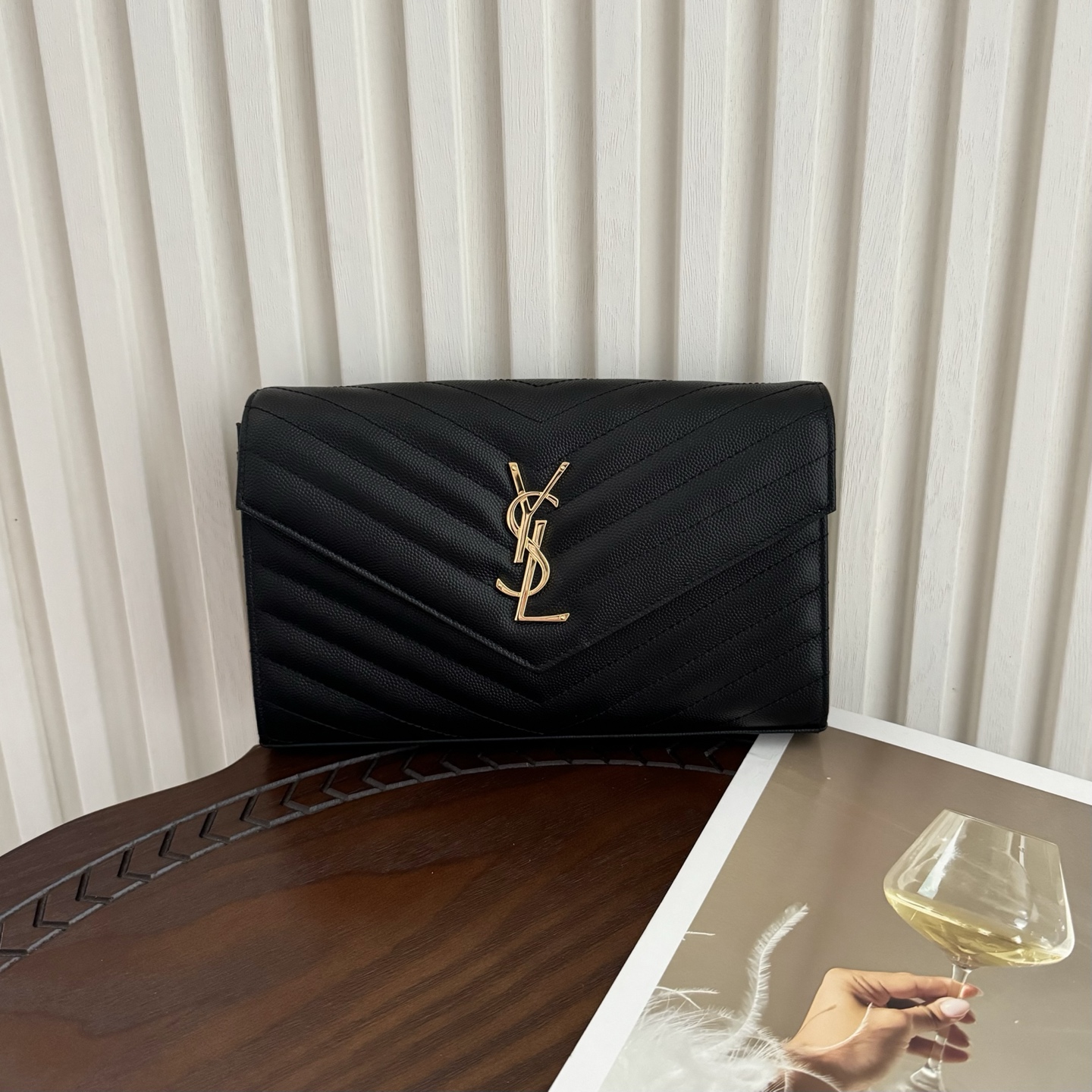 全套包装！Monogram鱼子酱信封包，超级实用的一款包，超多卡位，可肩背可手抓手包与钱包都可代替，经典