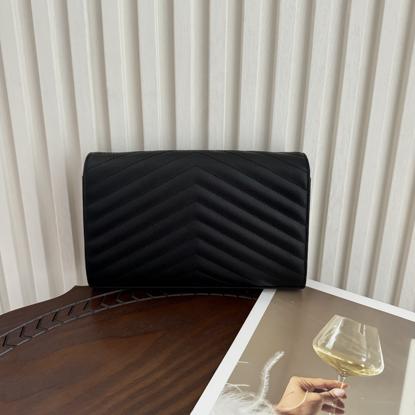 全套包装！Monogram鱼子酱信封包，超级实用的一款包，超多卡位，可肩背可手抓手包与钱包都可代替，经典