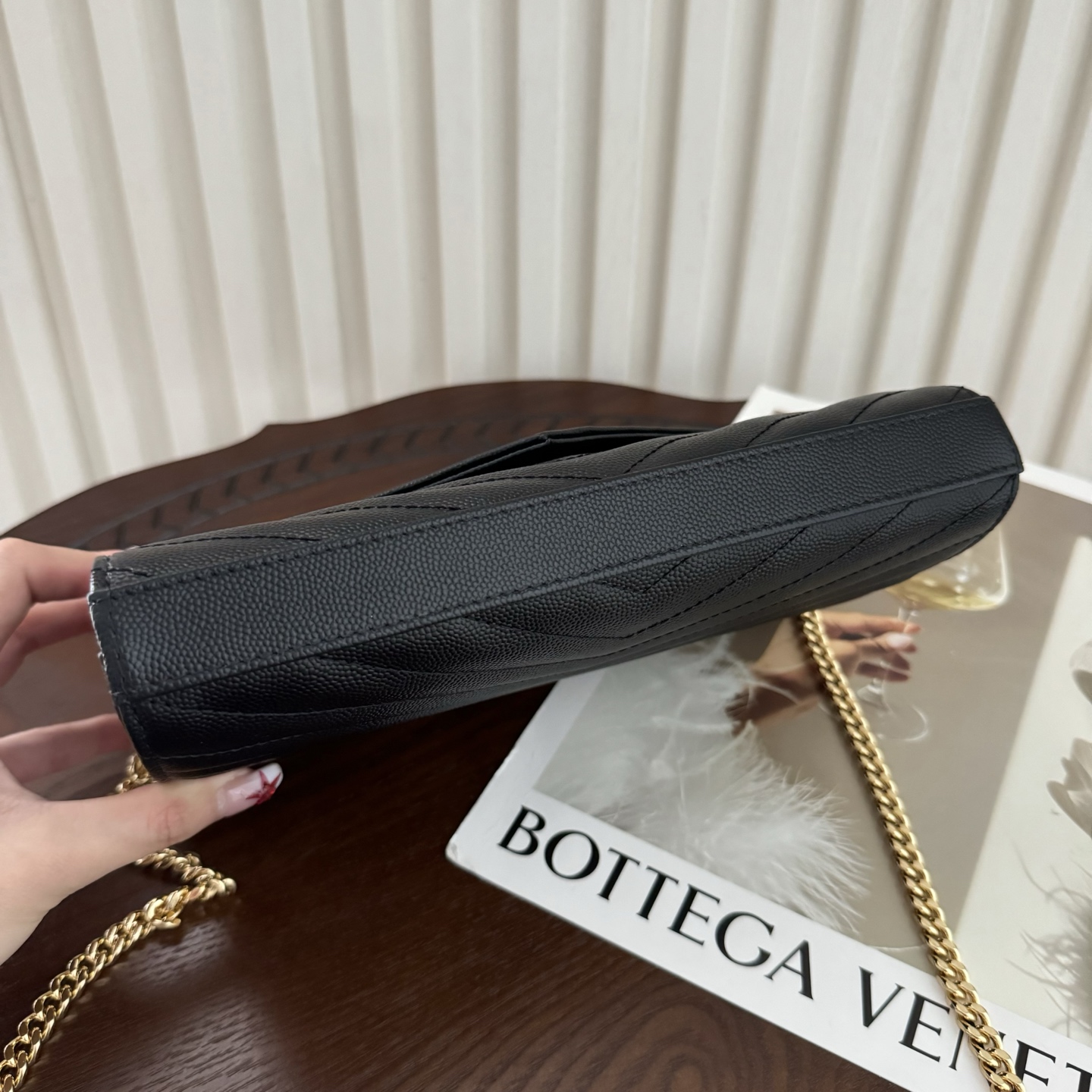 全套包装！Monogram鱼子酱信封包，超级实用的一款包，超多卡位，可肩背可手抓手包与钱包都可代替，经典