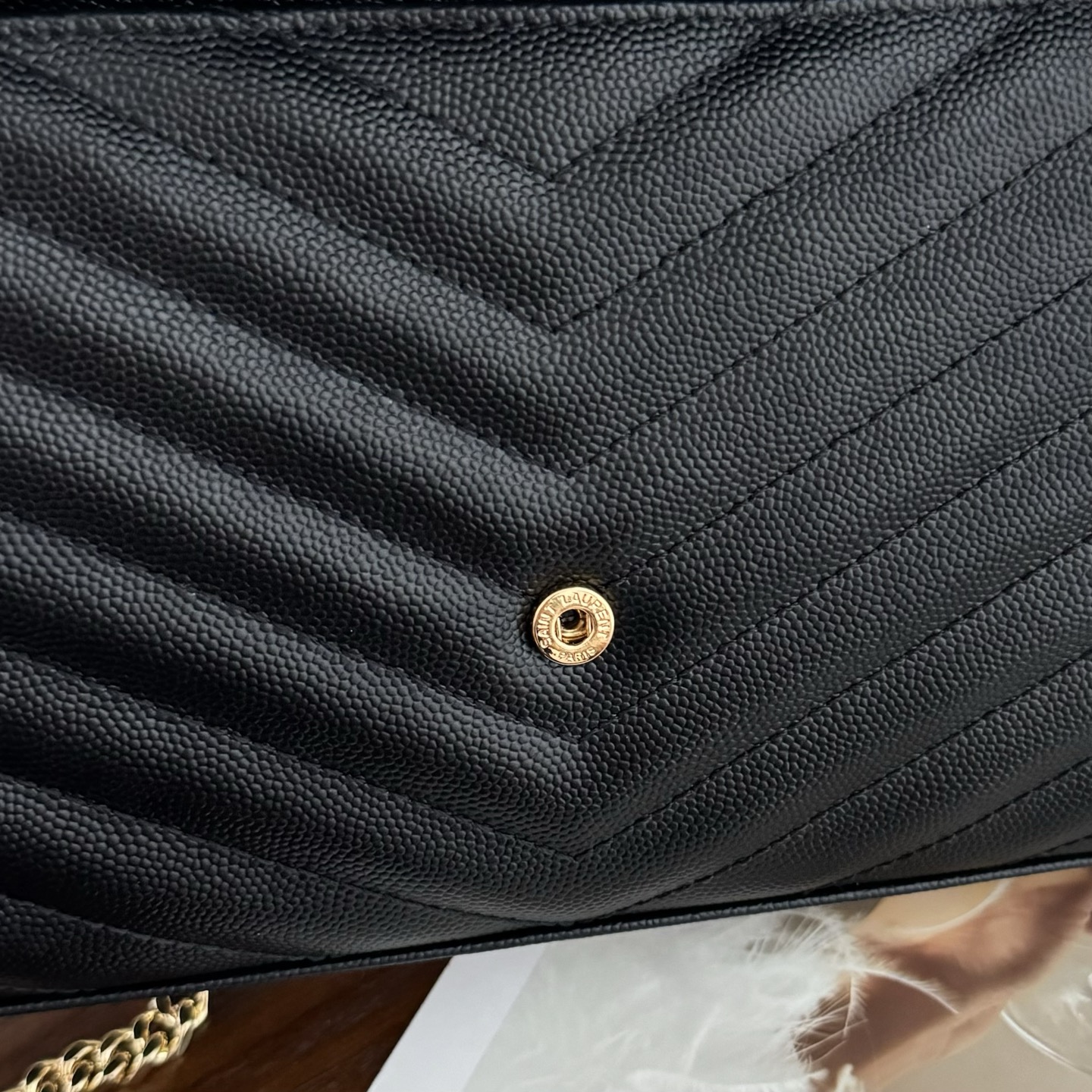 全套包装！Monogram鱼子酱信封包，超级实用的一款包，超多卡位，可肩背可手抓手包与钱包都可代替，经典