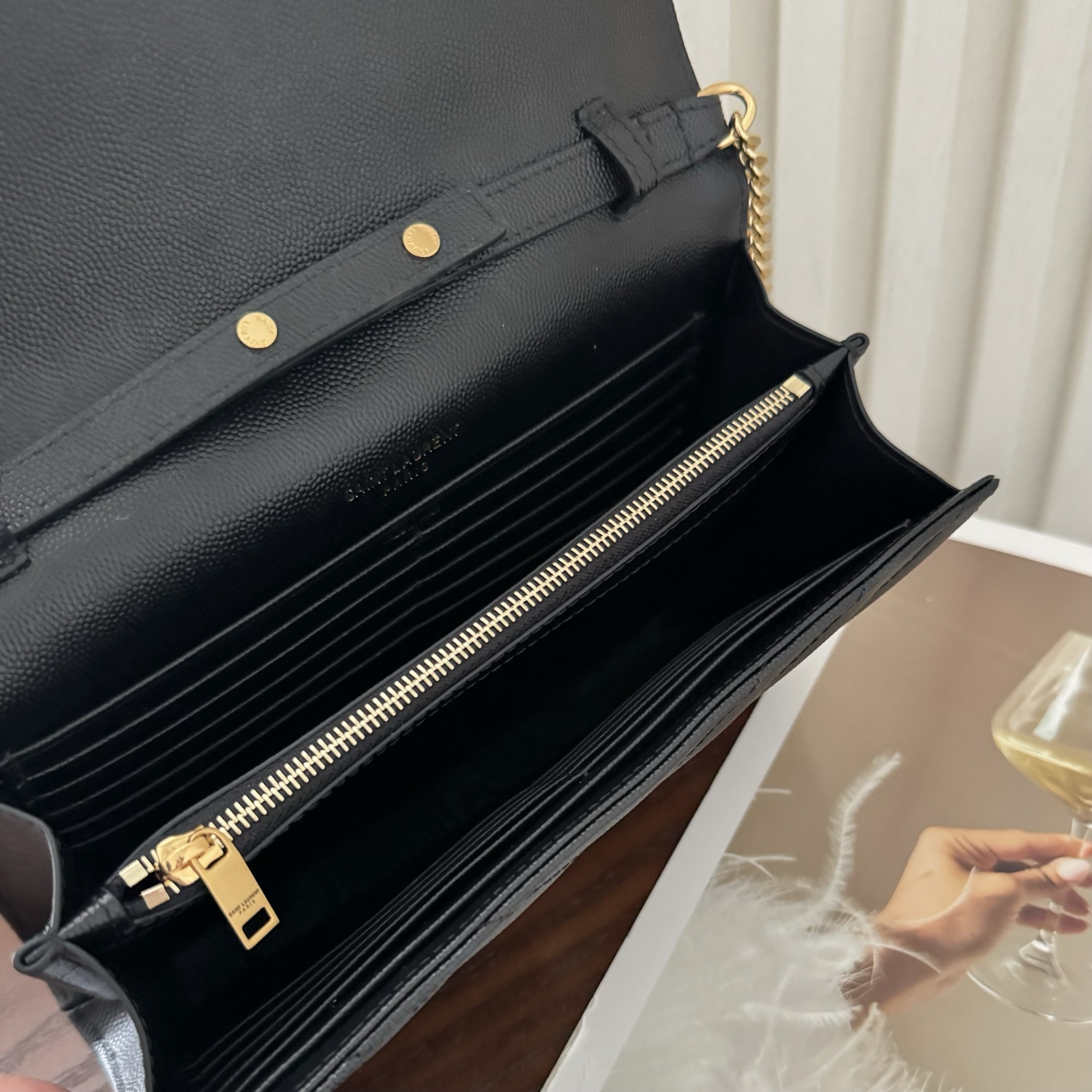 全套包装！Monogram鱼子酱信封包，超级实用的一款包，超多卡位，可肩背可手抓手包与钱包都可代替，经典