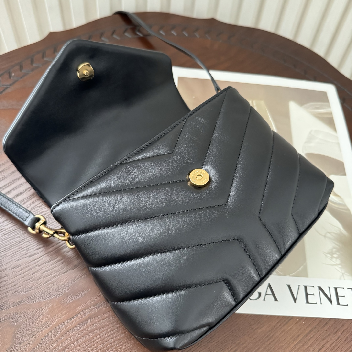 全套包装！LouLou迷你号Y字形拼接牛皮邮差包，包型饱满细腻有立体感，休闲时尚搭配尽显高端大气，内里分