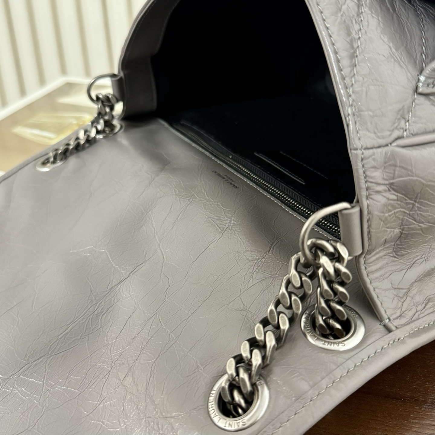 全套包装！型号:，尺寸:28-20-8.5cm！Niki新版，链条新增两个D扣，承受能力更强大！油蜡抓皱