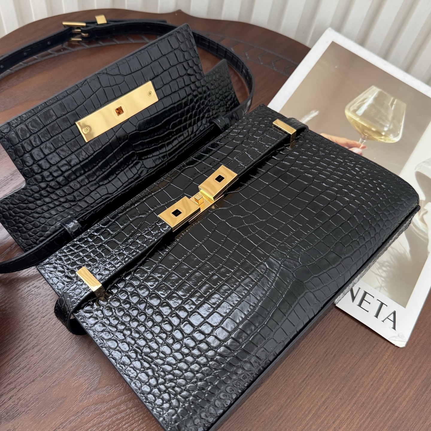 全套包装！Manhattan曼哈顿小号，鳄鱼纹！简约大气的款式，透着一股高贵优雅，任何场合都可以驾奴，肩