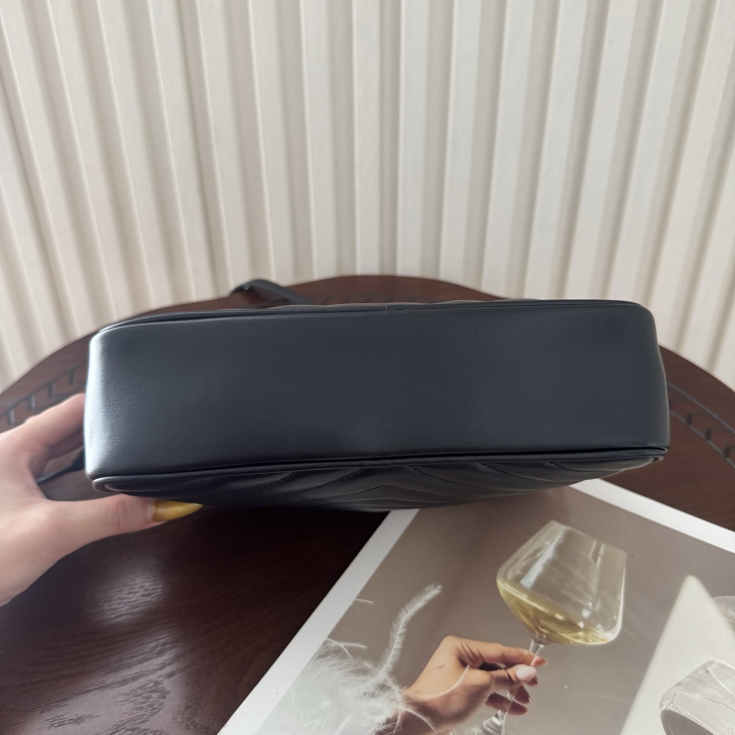 全套包装！LOU相机包，这款包包超级能装，足够空间存放物品，流苏的设计增加了包包的时尚感，肩带可以调节。