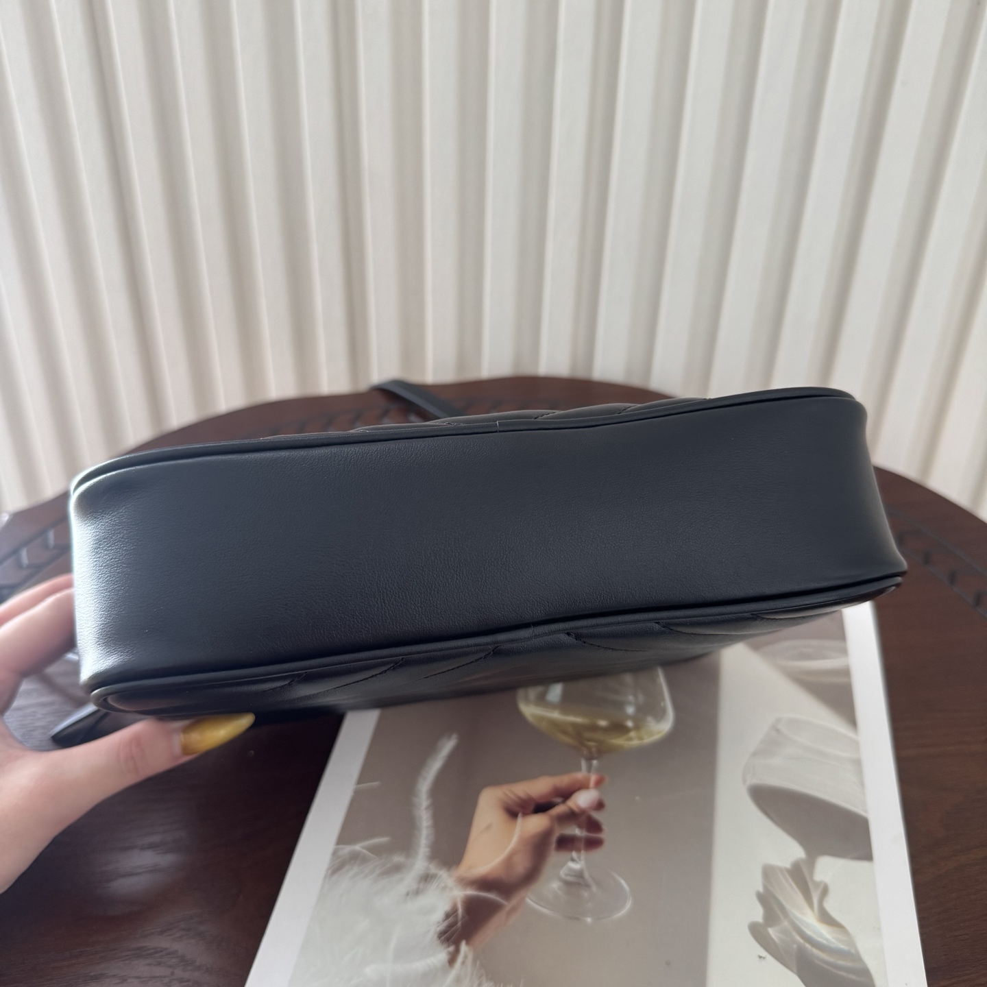 全套包装！LOU相机包，这款包包超级能装，足够空间存放物品，流苏的设计增加了包包的时尚感，肩带可以调节。