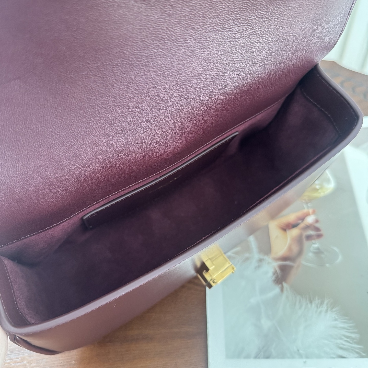 全套包装！Solferino腋下包，圆弧挺括的包型搭配经典的Cassandra logo，完成经典时尚的