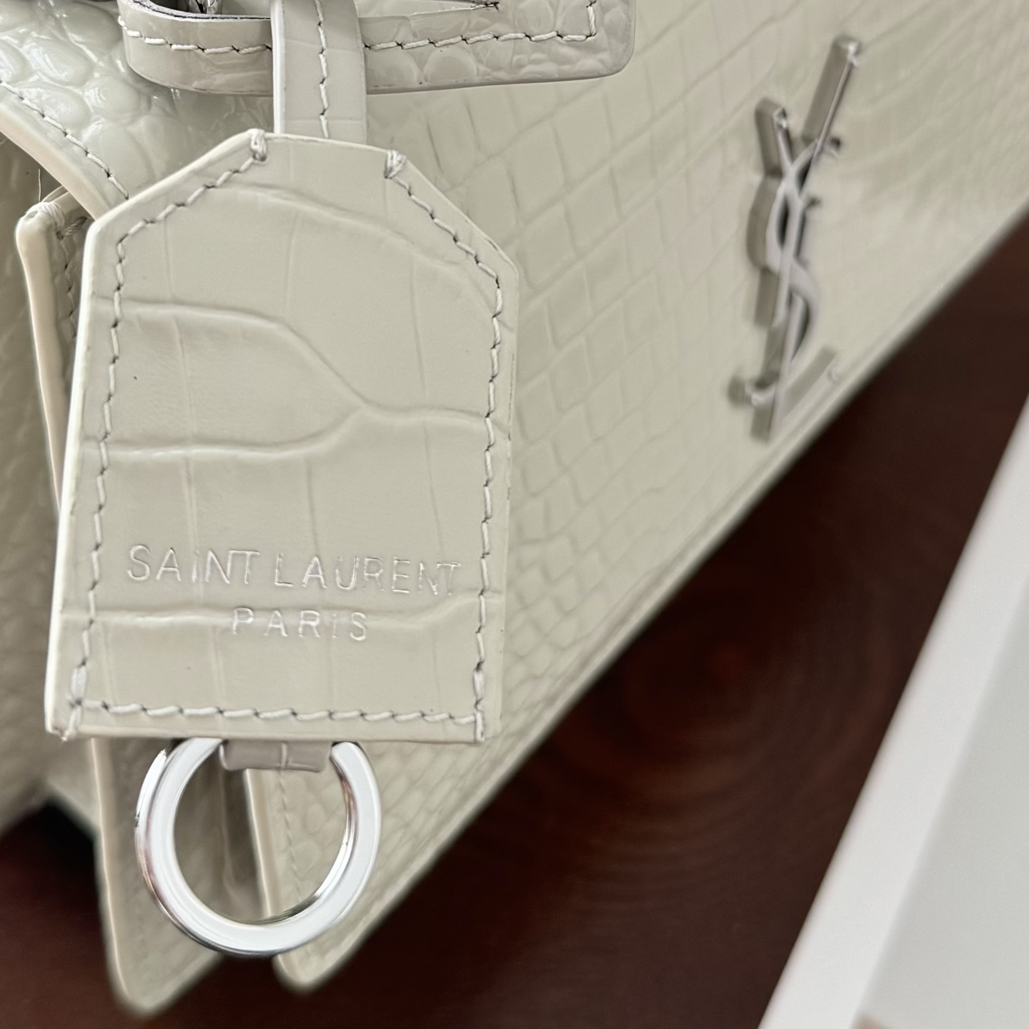 全套包装！Sunset日落包永不过时的款式，特制牛皮鳄鱼纹，包身精致又立体，侧面是小风琴设计，有种低调奢