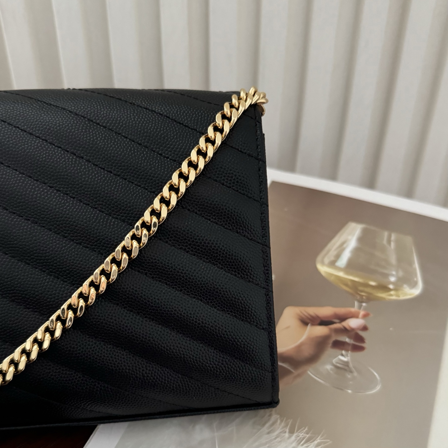 全套包装！Monogram鱼子酱信封包，超级实用的一款包，超多卡位，可肩背可手抓手包与钱包都可代替，经典