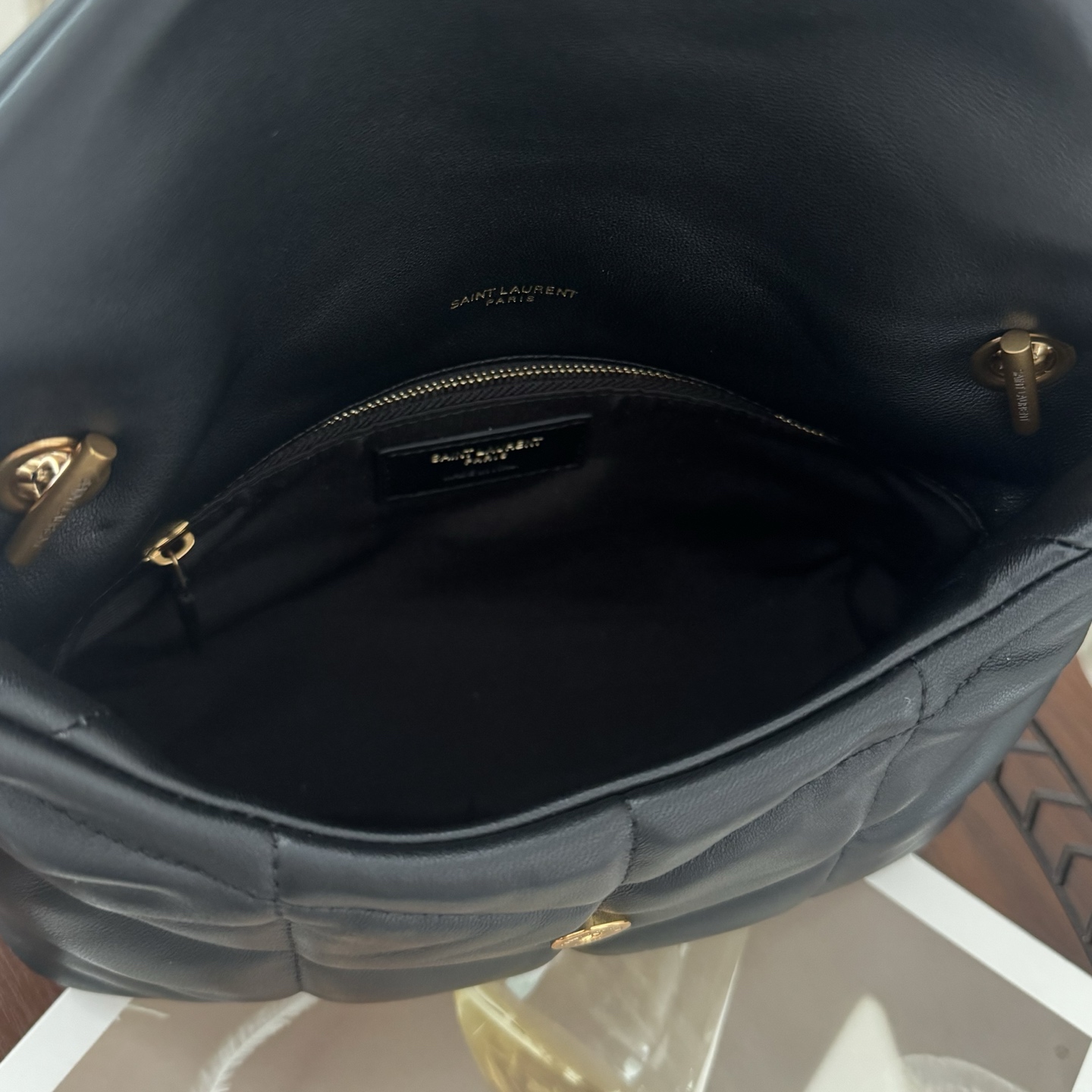 全套包装！LOULOU PUFFE迷你号绗缝小羊皮包，手感柔软细腻的小羊皮，罗缎衬里，能装轻便，单肩斜挎