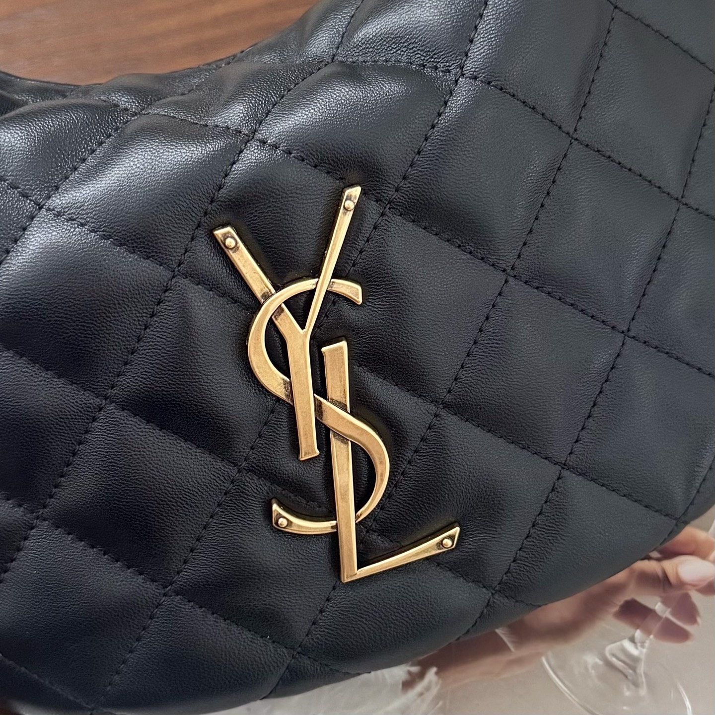 全套包装！ICARE系列，Icare baby优雅手提包，独特的造型闪亮登场，羊皮菱格随性高级。标志性的