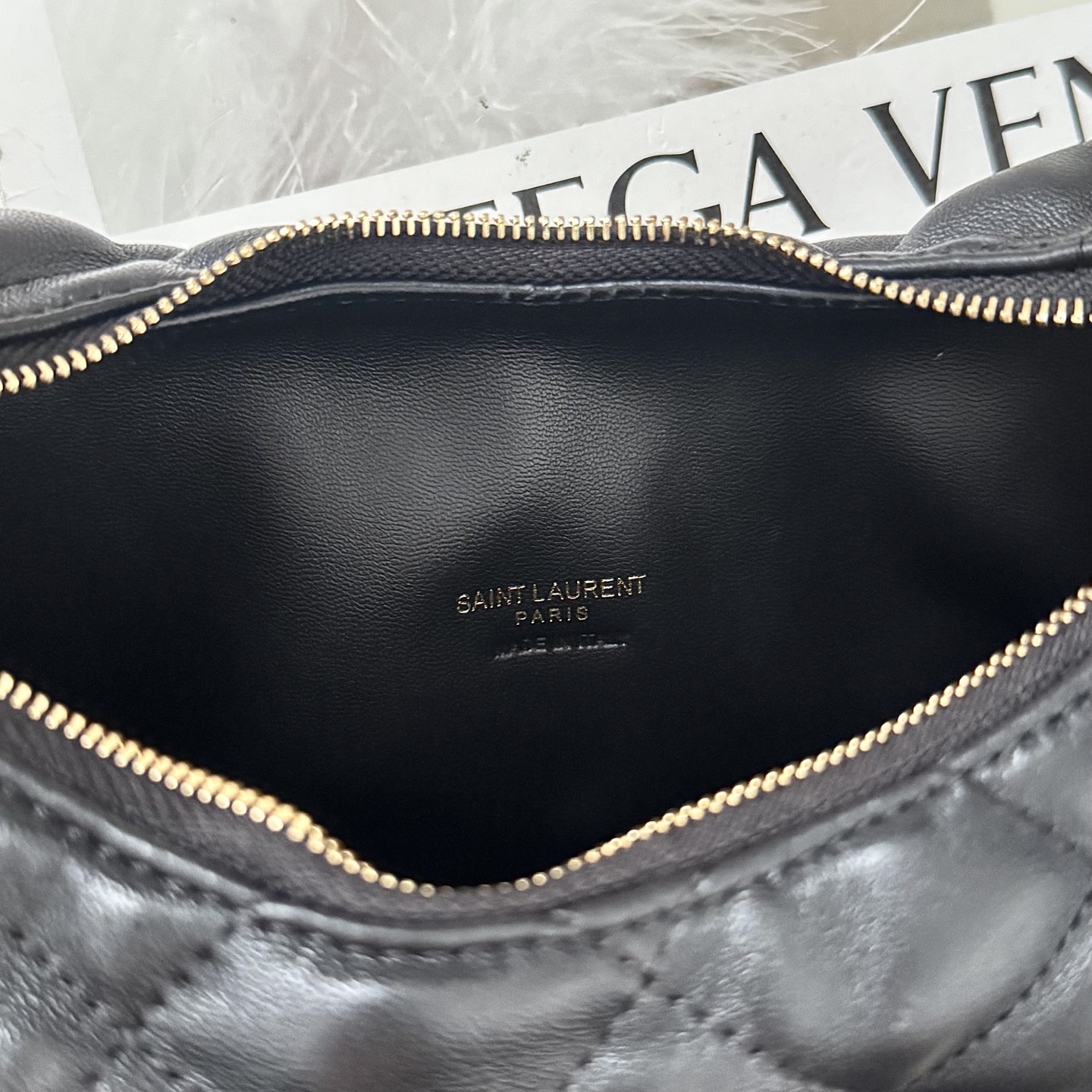 全套包装！ICARE系列，Icare baby优雅手提包，独特的造型闪亮登场，羊皮菱格随性高级。标志性的