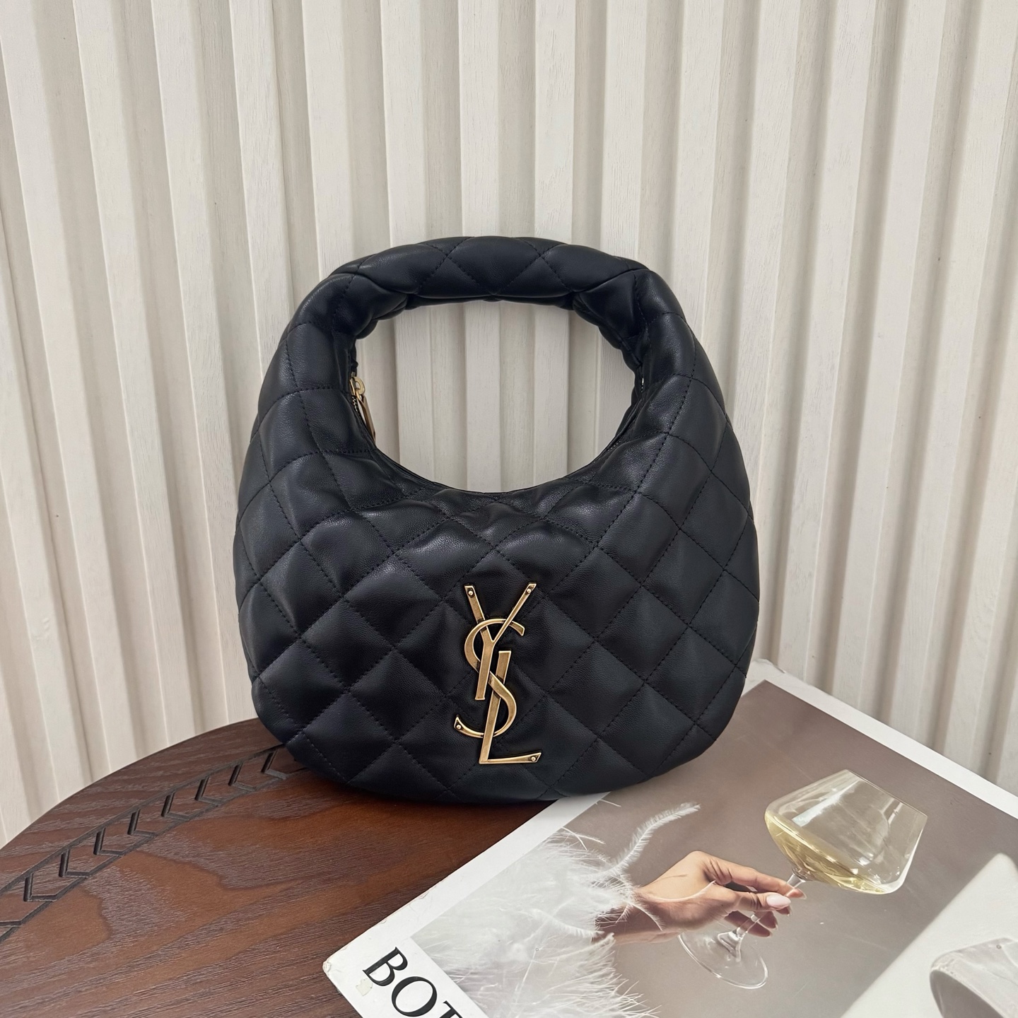 全套包装！ICARE系列，Icare baby优雅手提包，独特的造型闪亮登场，羊皮菱格随性高级。标志性的