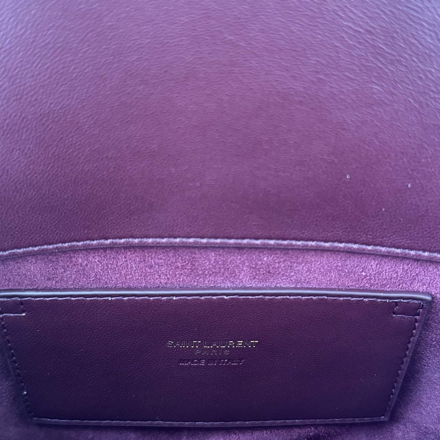 全套包装！Solferino腋下包，圆弧挺括的包型搭配经典的Cassandra logo，完成经典时尚的