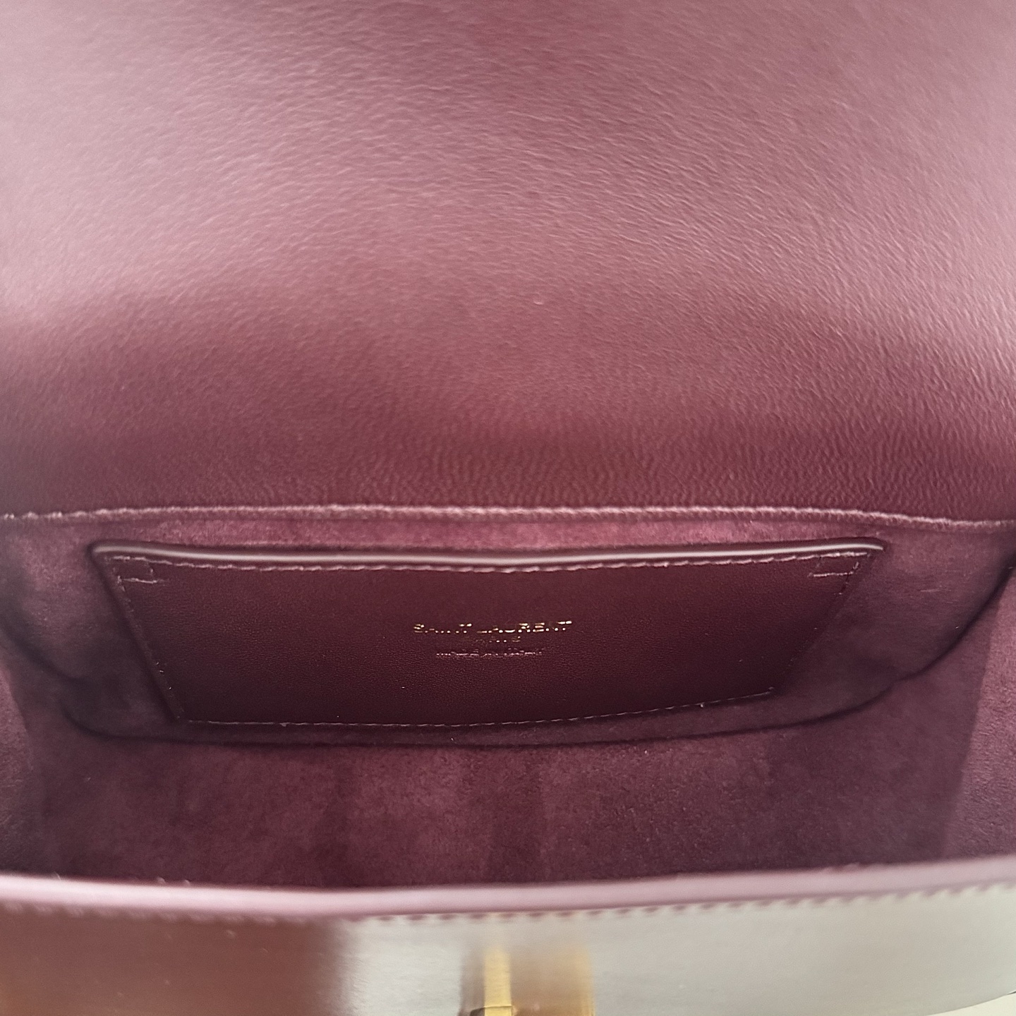 全套包装！Solferino腋下包，圆弧挺括的包型搭配经典的Cassandra logo，完成经典时尚的