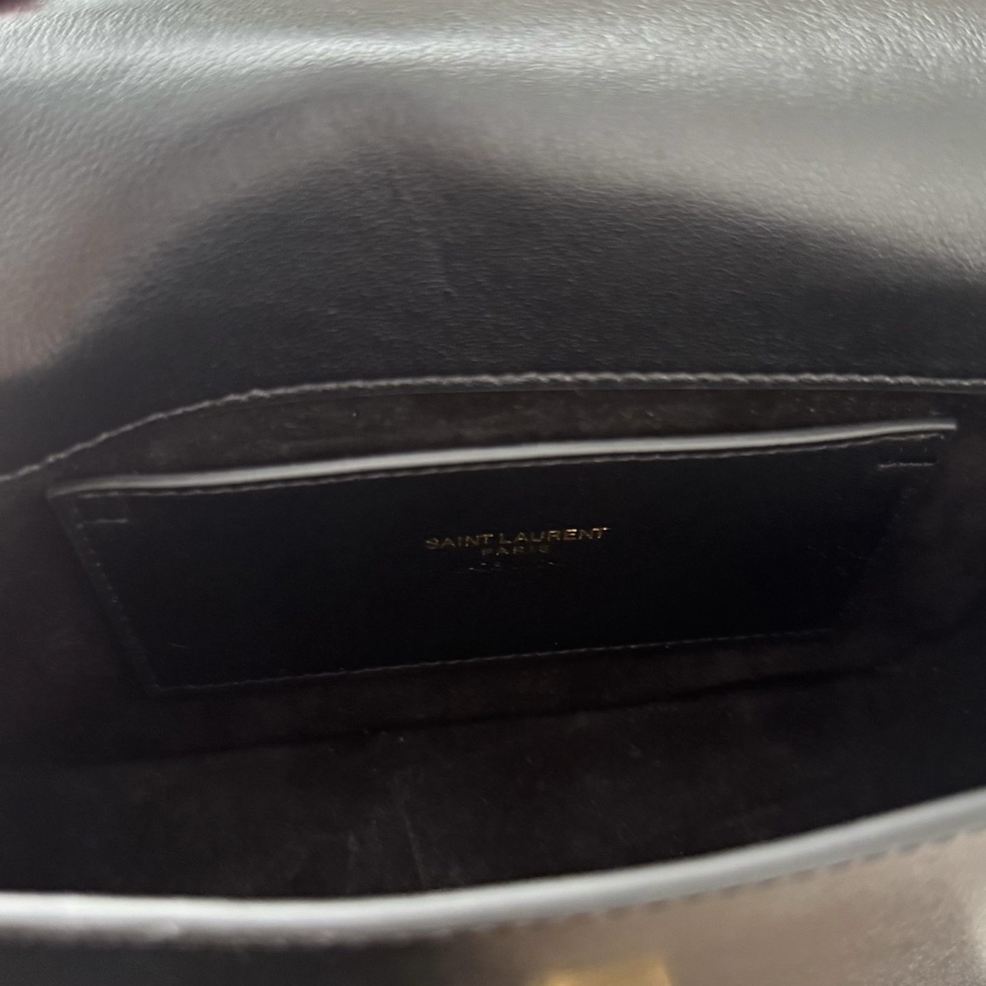 全套包装！Solferino腋下包，圆弧挺括的包型搭配经典的Cassandra logo，完成经典时尚的