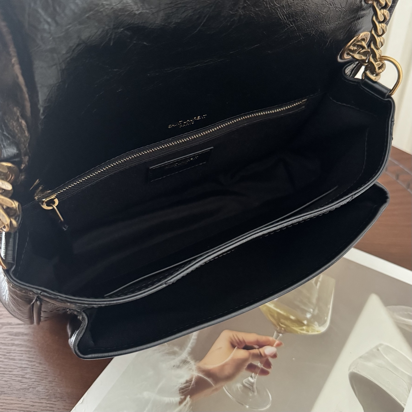 全套包装！Niki油蜡皮金色logo来了，黑金配色真的很经典百搭。古铜色金属加入，在酷的基础上多了些许华