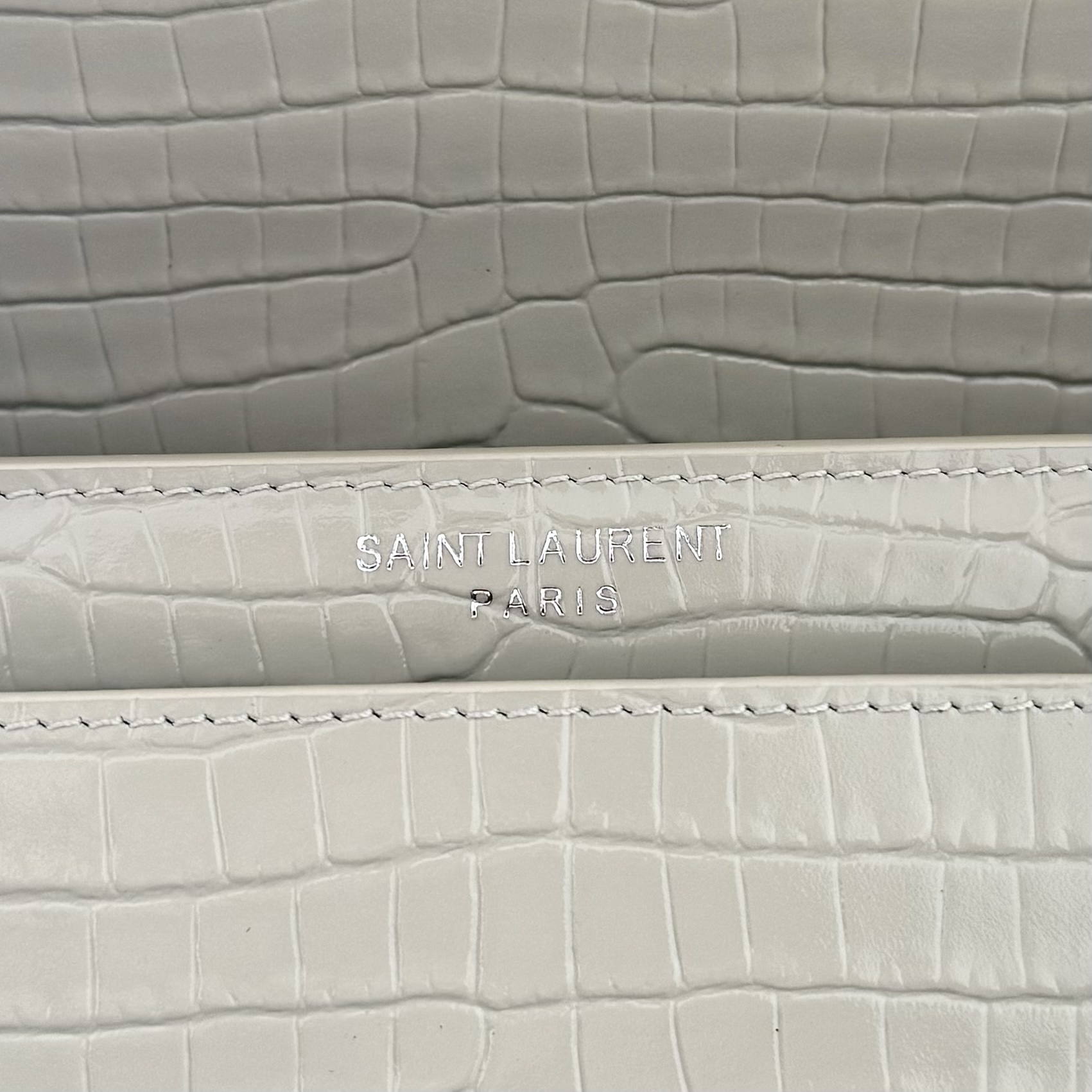 全套包装！Sunset日落包永不过时的款式，特制牛皮鳄鱼纹，包身精致又立体，侧面是小风琴设计，有种低调奢