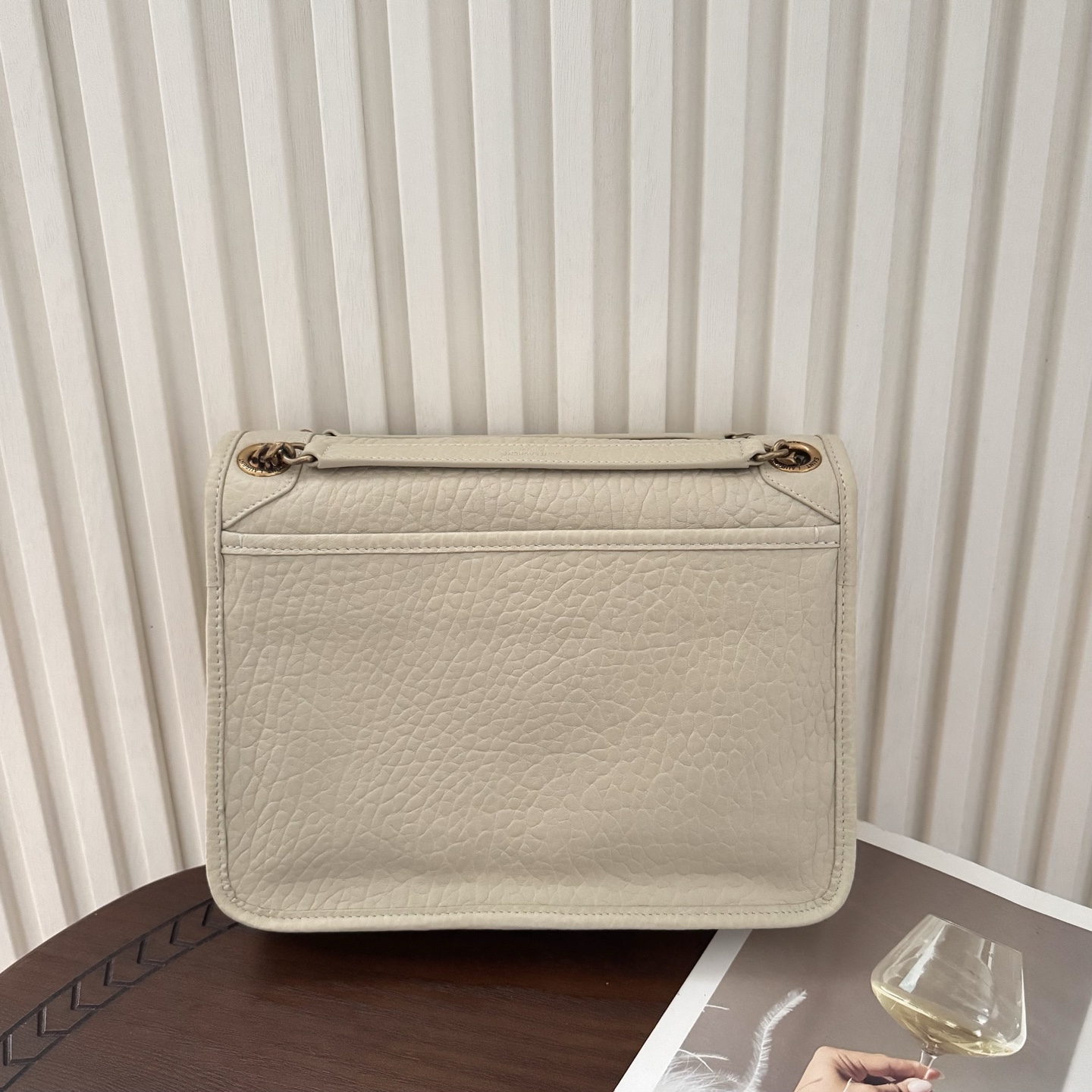 全套包装！Niki家族新成员，柔软羊皮手感柔软舒适，自然软塌。不规则纹理更有复古感，斜挎或腋下都很气场十