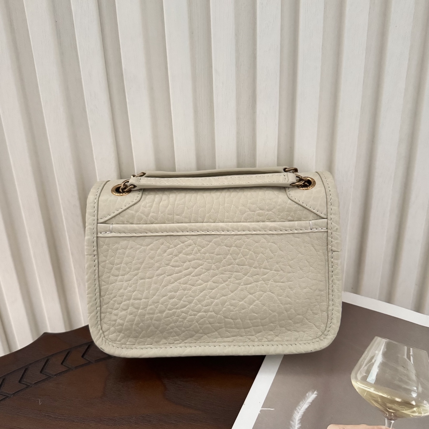 全套包装！Niki家族新成员，柔软羊皮手感柔软舒适，自然软塌。不规则纹理更有复古感，斜挎或腋下都很气场十