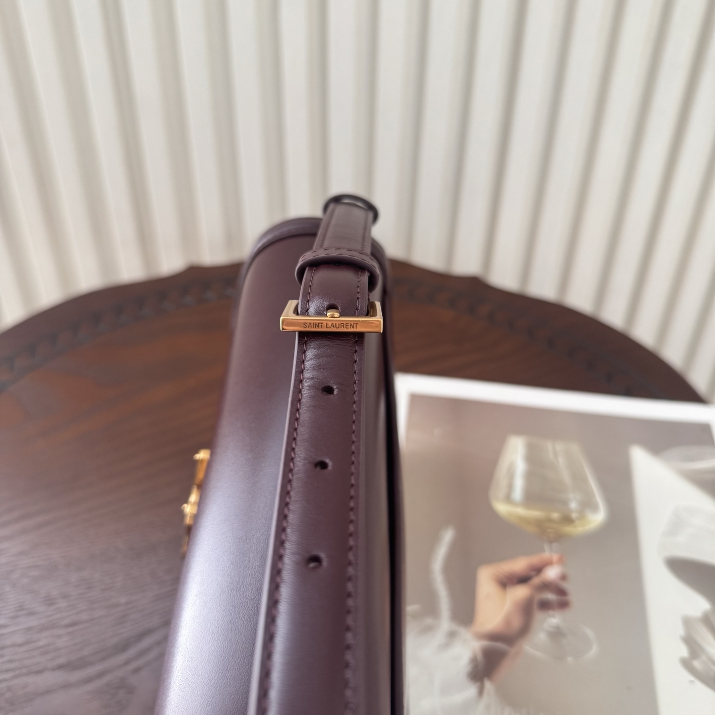 全套包装！Solferino腋下包，圆弧挺括的包型搭配经典的Cassandra logo，完成经典时尚的