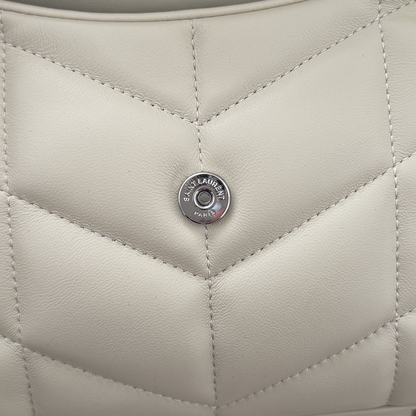 全套包装！LOULOU PUFFE迷你号绗缝小羊皮包，手感柔软细腻的小羊皮，罗缎衬里，能装轻便，单肩斜挎