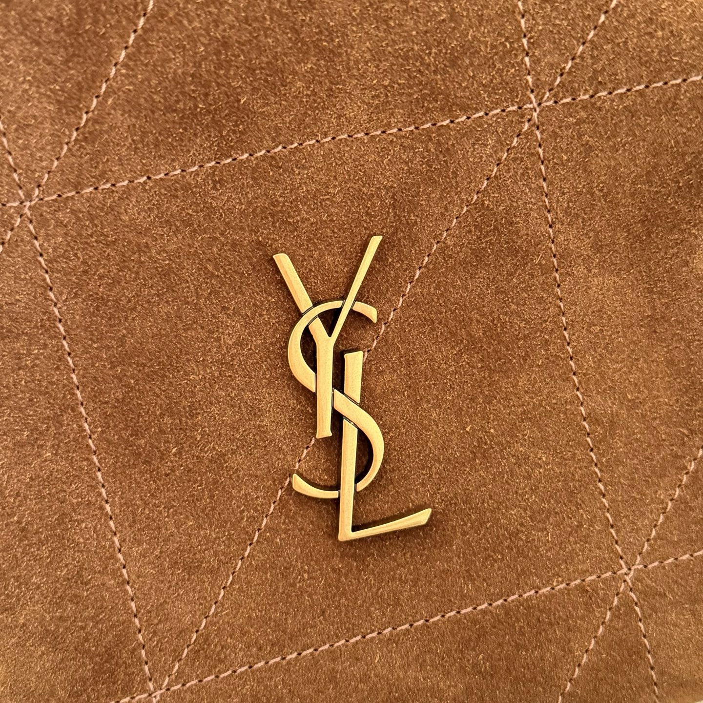 全套包装！Jamie 4.3托特包小号，麂皮柔软舒适。包包自重非常轻，抽绳的设计呈现出自然高级的褶皱感，