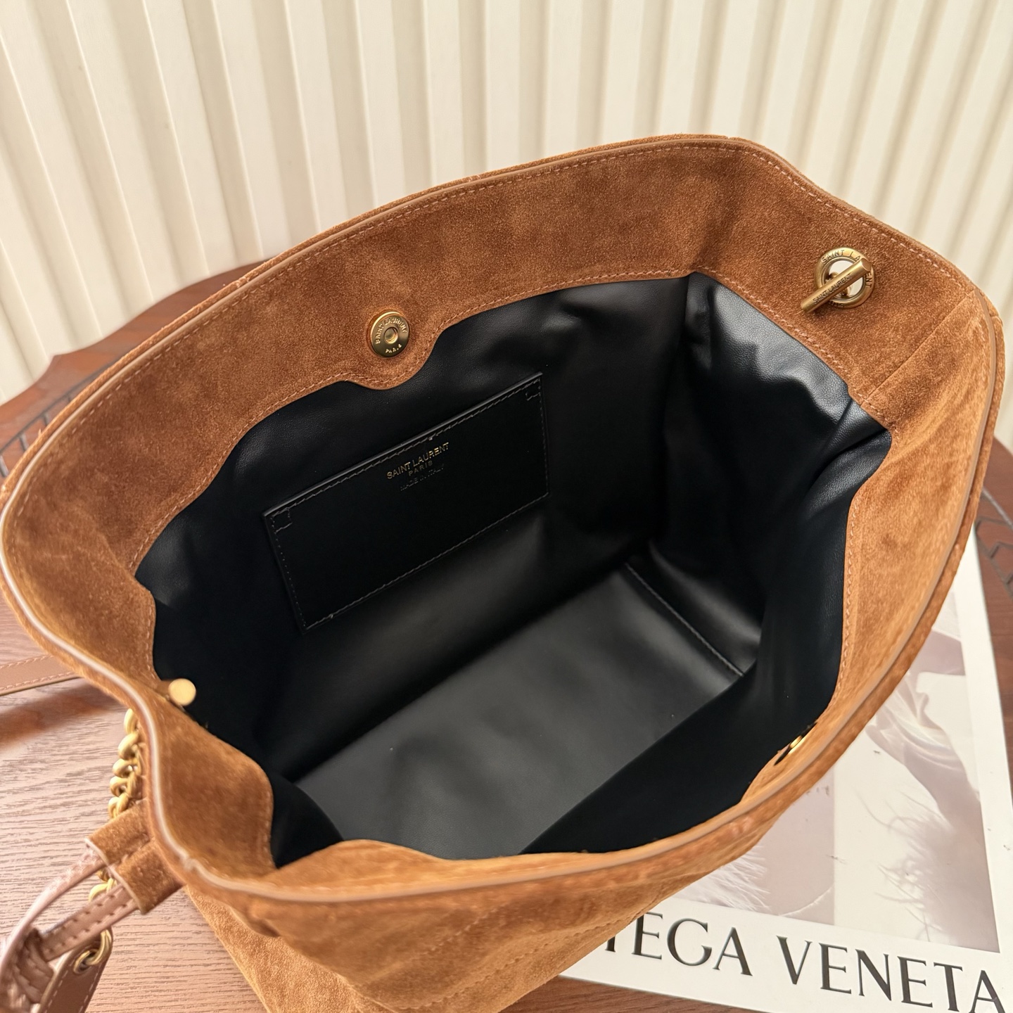 全套包装！Jamie 4.3托特包小号，麂皮柔软舒适。包包自重非常轻，抽绳的设计呈现出自然高级的褶皱感，