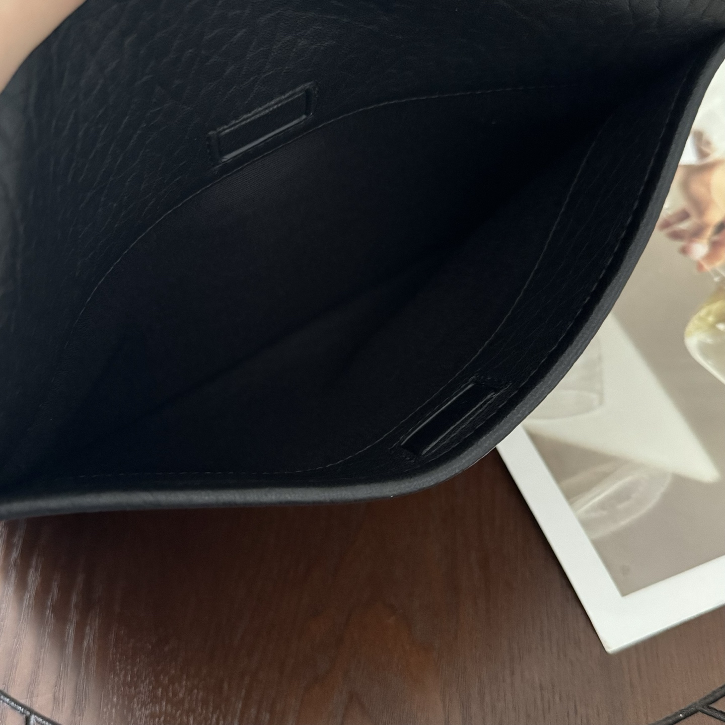 全套包装！Niki家族新成员，柔软羊皮手感柔软舒适，自然软塌。不规则纹理更有复古感，斜挎或腋下都很气场十