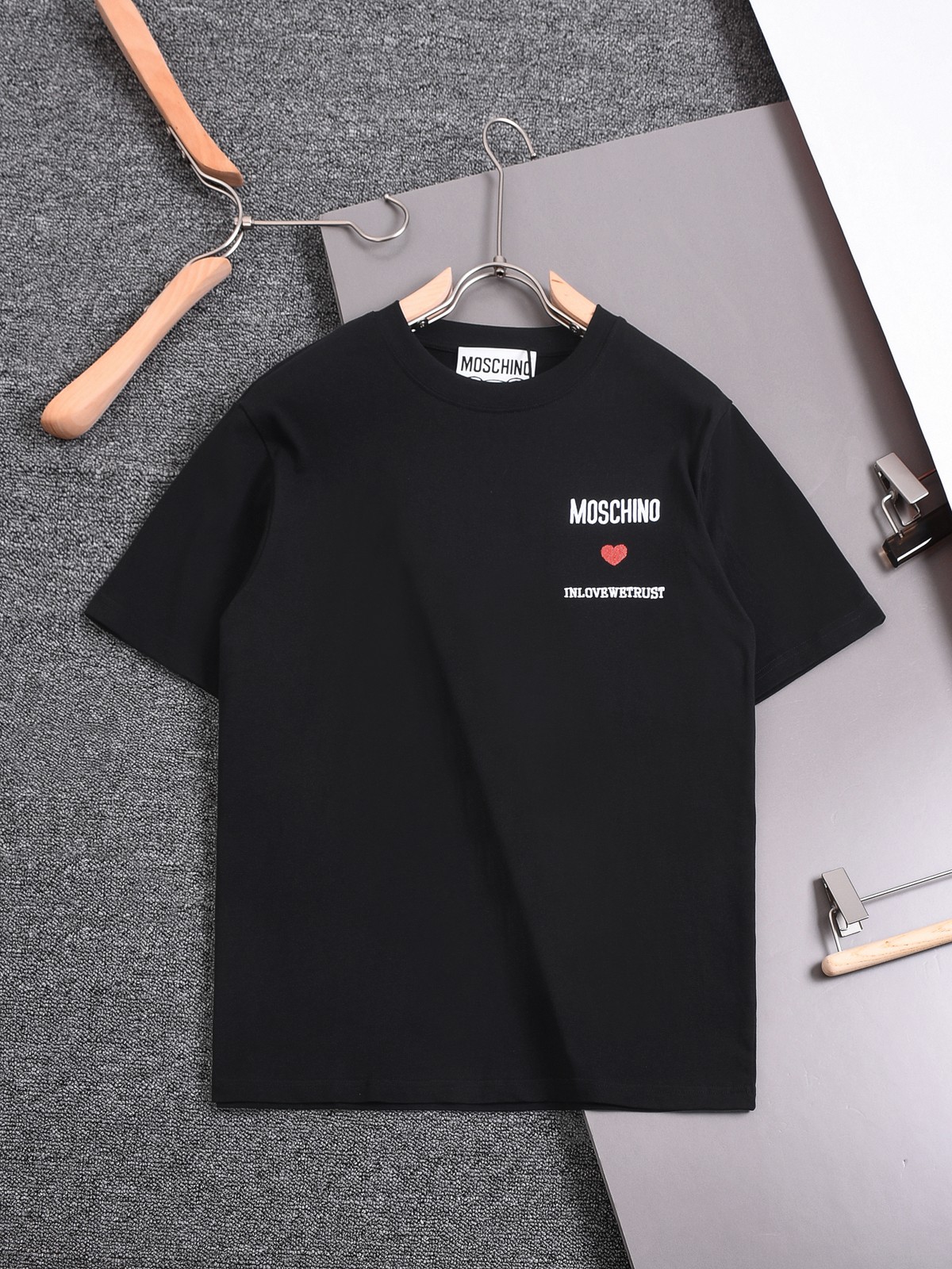 Moschino Vêtements T-Shirt Noir Blanc Broderie de fleurs Unisexe Coton Fashion