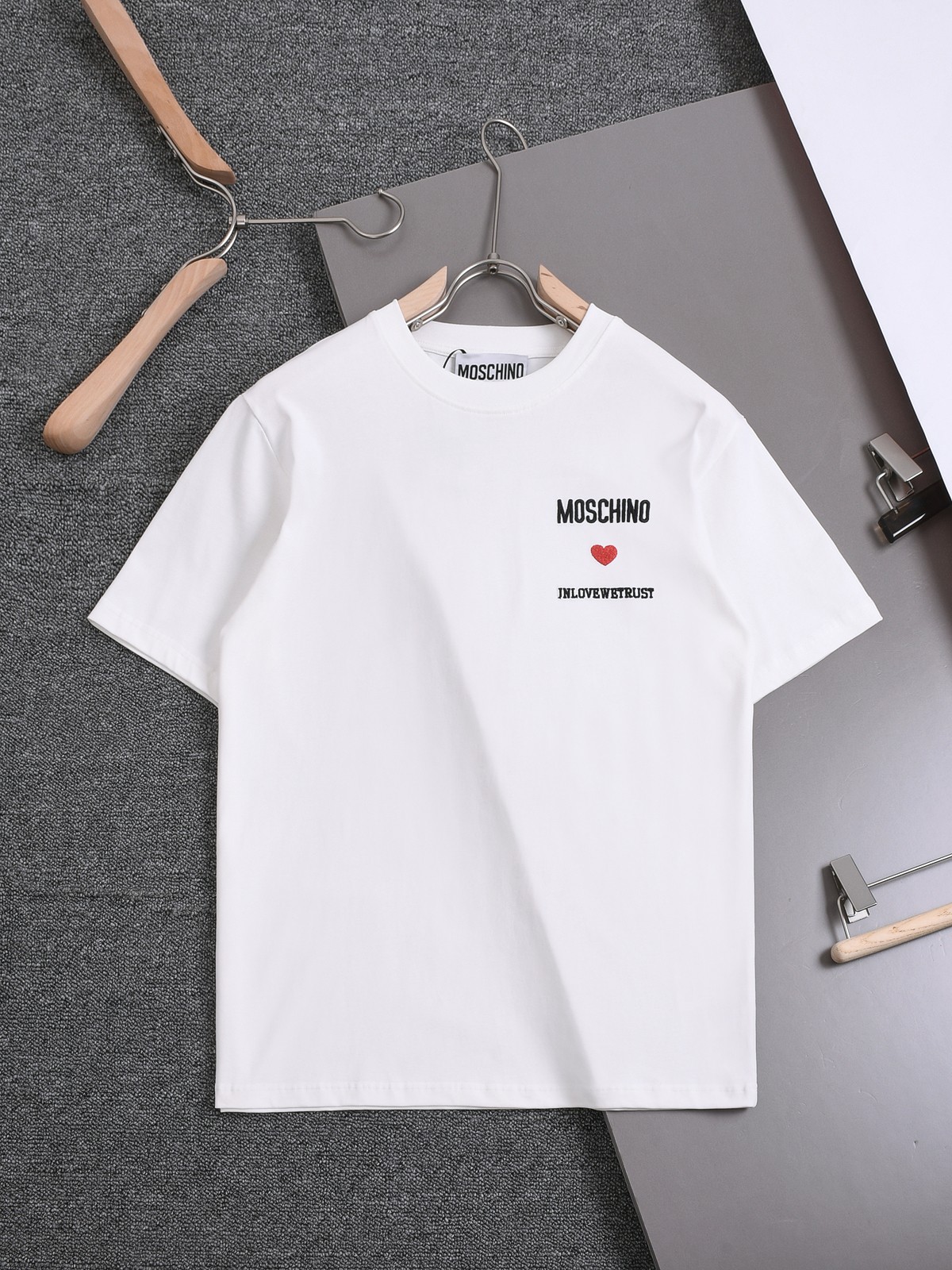 Moschino Vêtements T-Shirt Noir Blanc Broderie de fleurs Unisexe Coton Fashion