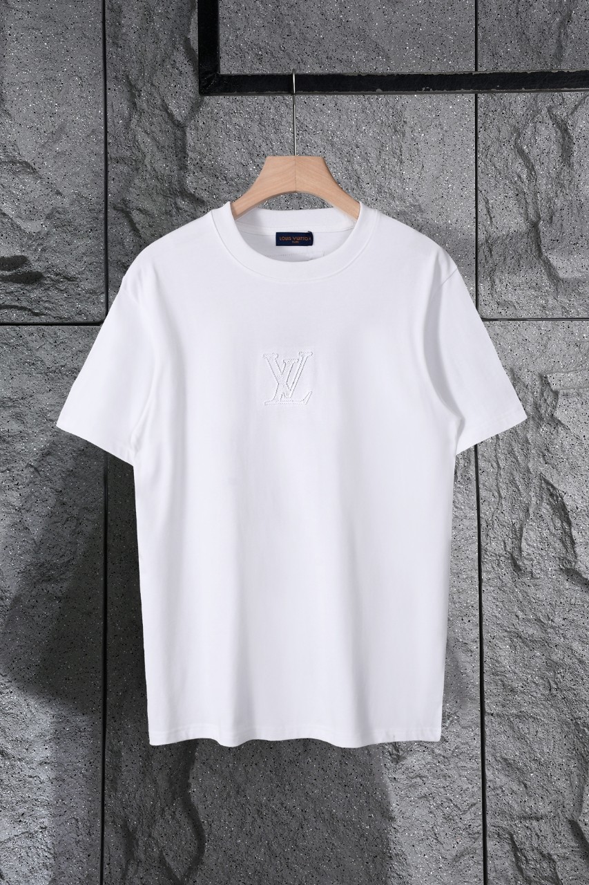 La nueva camiseta de P105 Lvjia con cuello redondo y logo de letras bordado en la parte delantera y trasera. Está hecho…