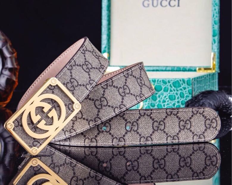 古家【高端男士商务腰带|意大利工艺奢尚之选】
经典男士自动扣皮带 - 商务休闲奢华之选.
【匠心工艺】传承意大利百年制皮技艺,精选进口头层真皮打造,38MM宽幅带身搭配柔软真皮底料,佩戴舒适且挺括有型。
【奢华细节】标志性G扣头采用精钢真空电镀工艺,质感细腻耐磨抗褪色,经典配色商务休闲皆宜,低调中透显尊贵格调。
【臻品礼遇】随赠高档鳄鱼纹木礼盒及招财真鳄鱼爪挂饰一支,高档精品品质,同款工艺,精英人士必备奢华配饰。
爆款热销 · 永恒经典 · 男士衣橱点睛之选。p240