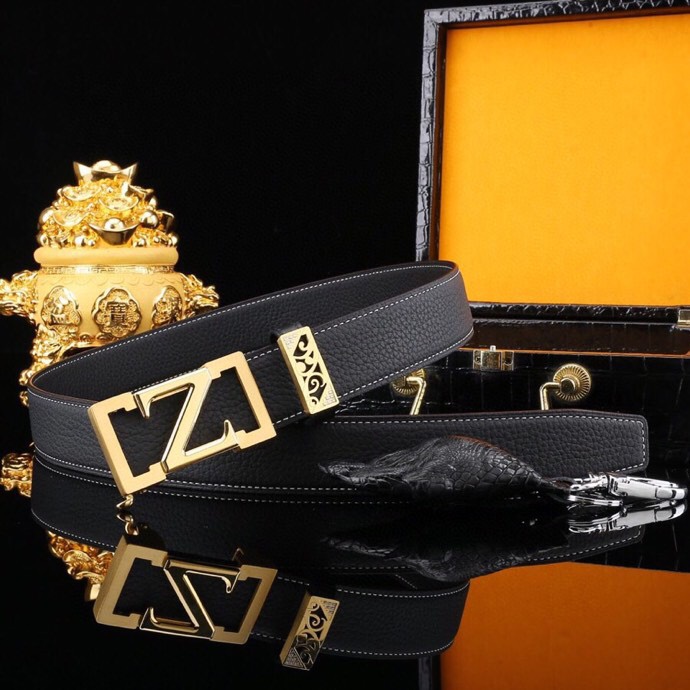 💎杰尼家(Zeg*a)原厂高定真皮自动扣腰带💎
🌟海关精品原单·配真鳄鱼爪招财挂饰🌟
▫意大利双面头层牛皮
▫35mm正装黄金宽度
▫独创双面纹路设计
· 镜面压纹|荔枝纹路·
▫标志性Z字型内穿自动扣
▫可调节长度(95cm-125cm )
🔥现货附赠:
▫鳄鱼纹珍藏木盒包装
▫招财鳄鱼爪挂饰一支
「穿搭点睛」商务休闲皆可驾驭,细节处见真章。
📦顺丰特快·
👉私询免打扰价
/ 男士奢侈品 / 轻奢配饰 / 高端定制
p260