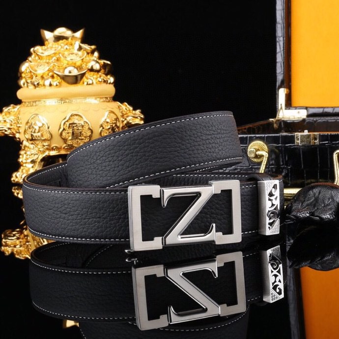 💎杰尼家(Zeg*a)原厂高定真皮自动扣腰带💎
🌟海关精品原单·配真鳄鱼爪招财挂饰🌟
▫意大利双面头层牛皮
▫35mm正装黄金宽度
▫独创双面纹路设计
· 镜面压纹|荔枝纹路·
▫标志性Z字型内穿自动扣
▫可调节长度(95cm-125cm )
🔥现货附赠:
▫鳄鱼纹珍藏木盒包装
▫招财鳄鱼爪挂饰一支
「穿搭点睛」商务休闲皆可驾驭,细节处见真章。
📦顺丰特快·
👉私询免打扰价
/ 男士奢侈品 / 轻奢配饰 / 高端定制
p260