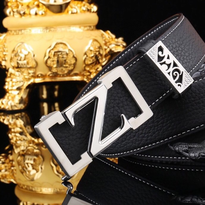 💎杰尼家(Zeg*a)原厂高定真皮自动扣腰带💎
🌟海关精品原单·配真鳄鱼爪招财挂饰🌟
▫意大利双面头层牛皮
▫35mm正装黄金宽度
▫独创双面纹路设计
· 镜面压纹|荔枝纹路·
▫标志性Z字型内穿自动扣
▫可调节长度(95cm-125cm )
🔥现货附赠:
▫鳄鱼纹珍藏木盒包装
▫招财鳄鱼爪挂饰一支
「穿搭点睛」商务休闲皆可驾驭,细节处见真章。
📦顺丰特快·
👉私询免打扰价
/ 男士奢侈品 / 轻奢配饰 / 高端定制
p260