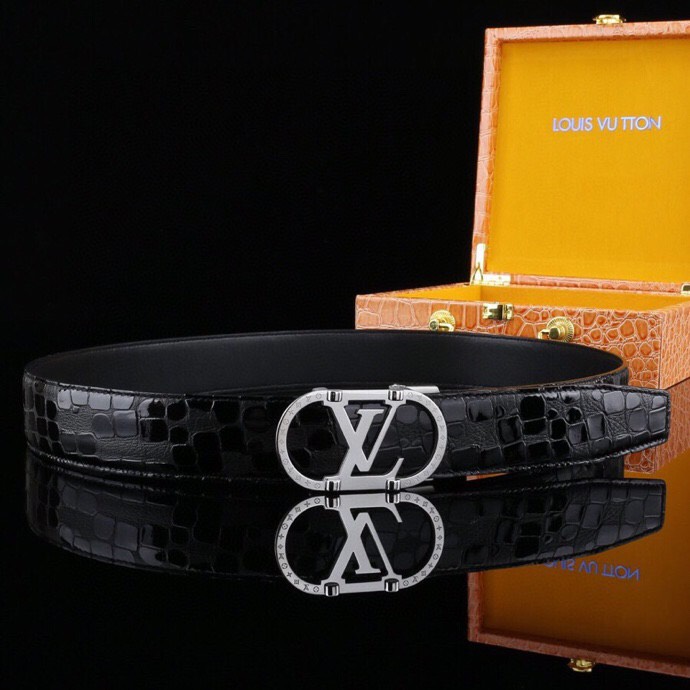 L家 高档男士真皮自动扣腰带,商务休闲款抽拉式皮带,使用方便,各种社交场所备受青睐。赠送招财真鳄鱼渔爪子挂饰一只,配送全套木盒包装发票。送礼自用佳品。
带身宽度 35 mm ,(3.5 cm)
标识加入经典图案,再以丝滑小牛皮演绎沉稳一面,搭配 LoGo自动扣,与 Everyday 系列单品搭配相宜。
匠心电镀金属扣头,以精工打磨的锃亮光泽成为整体着装的点睛之笔,低调中透出凌厉气场。内衬抗拉防变形结构,经久耐用,是兼具实用与格调的现代绅士首选。
这款高档自动扣男士皮带配皮精选头层小牛皮,触感细腻柔韧,每一道天然纹理皆诉说着品质的沉淀。
创新智能自动扣设计,无需繁琐针孔调节,一按即合,轻松适配不同腰围,在商务会议或社交场合中从容展现优雅效率。
即刻拥有,让每一次举手投足皆成为品味的无声宣言。「系住从容,扣动不凡」——只为懂得犒赏自己的非凡男士。p240