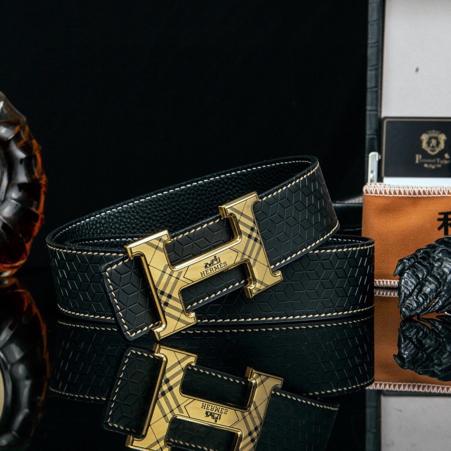 🌟【男士品位之选】爱马家商务休闲真皮腰带🌟

✨ 经典H扣｜头层小牛皮｜百搭38mm宽度

▎💼 一皮带·多场合

✔进口双面头层牛皮，柔韧细腻｜久用如新

✔精钢真空电镀H扣｜耐磨保色｜细节见奢

✔3.8cm黄金宽度｜商务休闲两相宜｜多色可选

▎🎁 礼遇升级

👉 附赠鳄鱼纹木制礼盒，自用显格调，送礼更有面！

💡 高净值男士标配｜品质生活从细节开始

🔥点击秒杀👉P240

#男士穿搭 #轻奢配饰 #商务必备